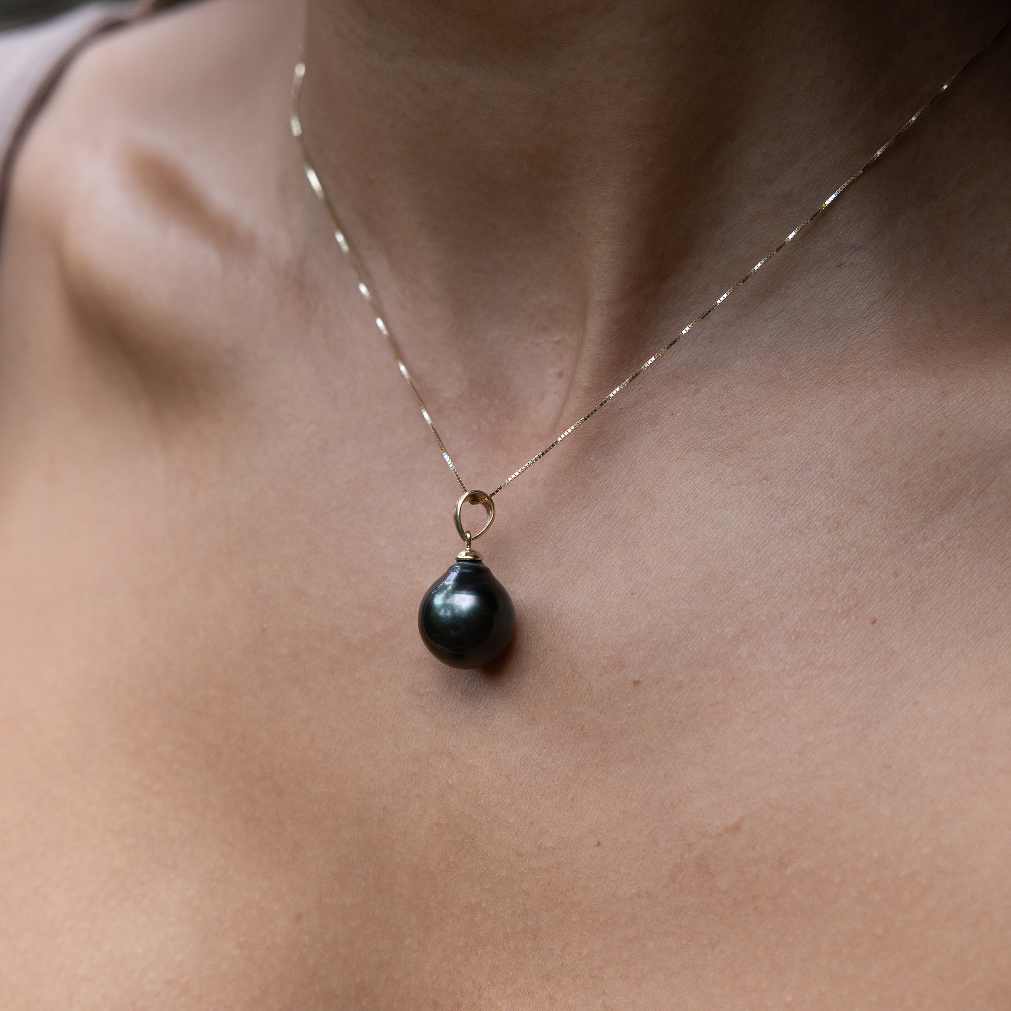 Tahitian Black Pearl Pendant in Gold - 12-13mm