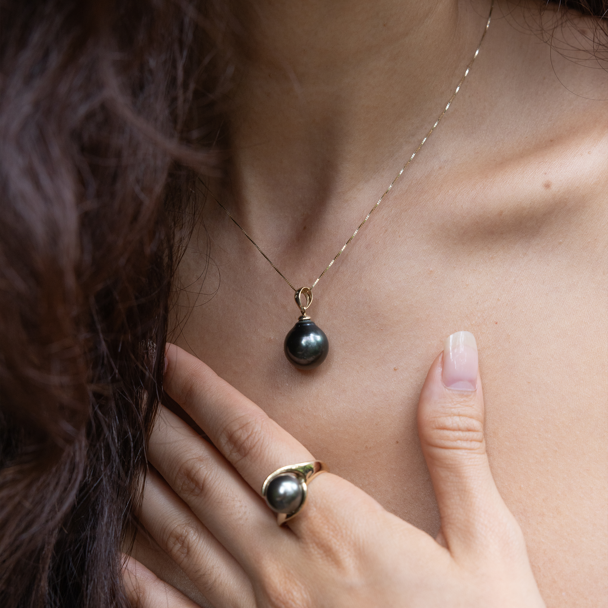 Tahitian Black Pearl Pendant in Gold - 12-13mm