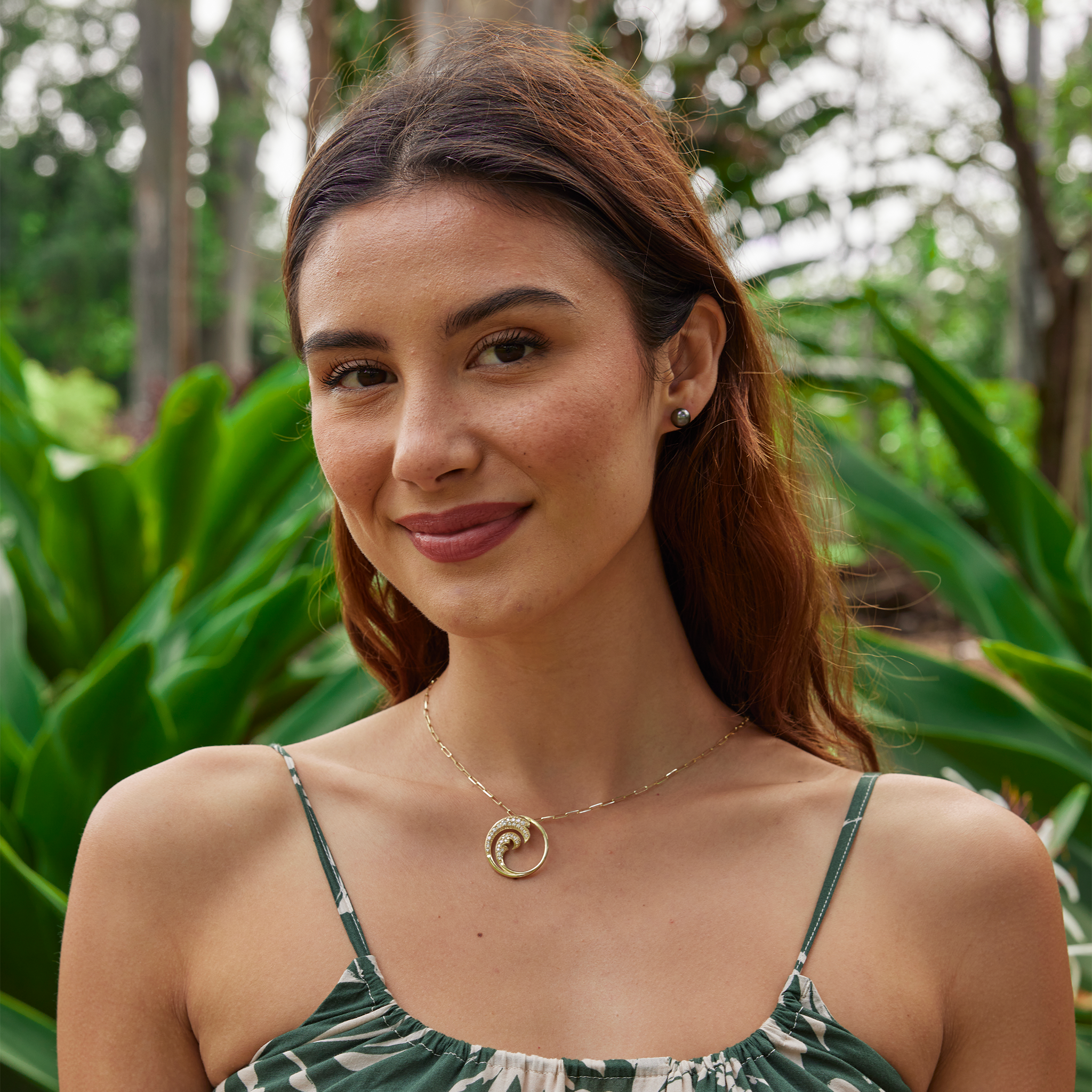 金のタヒチの黒真珠のイヤリング - 8-9mm