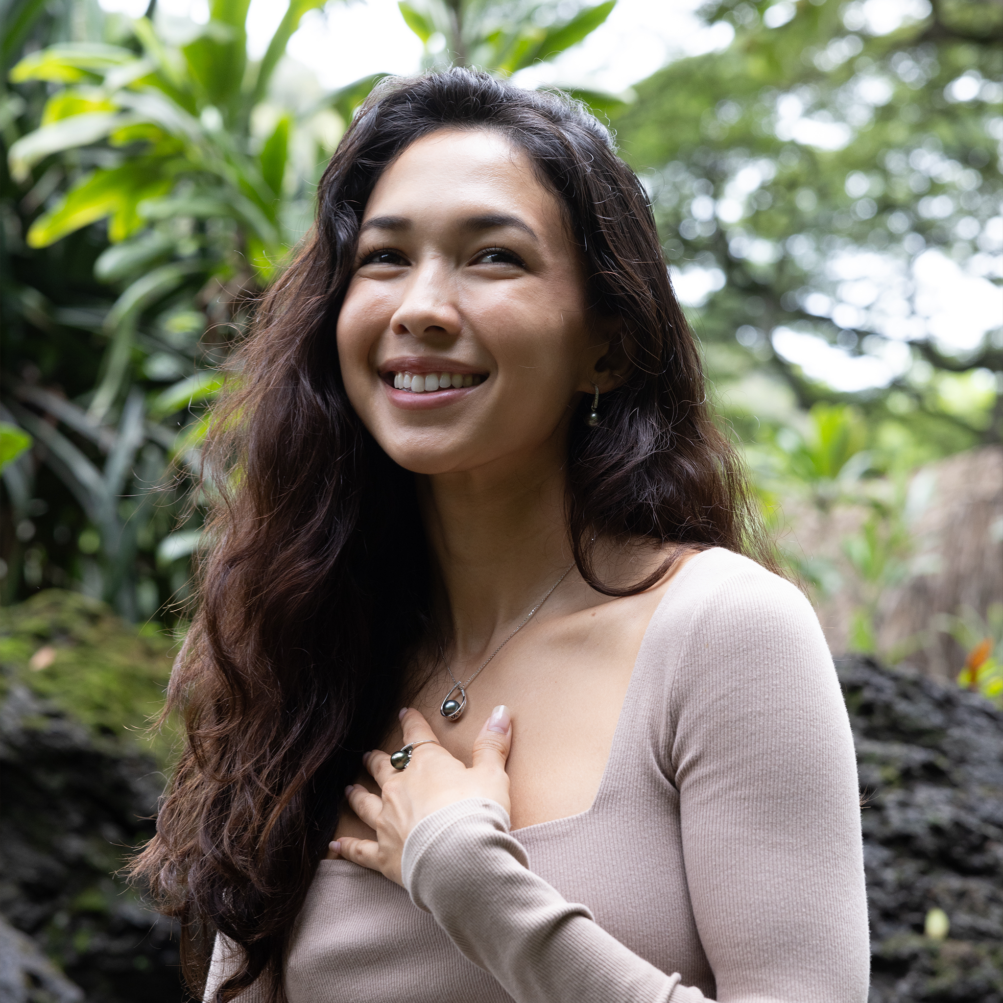 ダイヤモンドと白金のタヒチの黒真珠ペンダント - 10-11mm