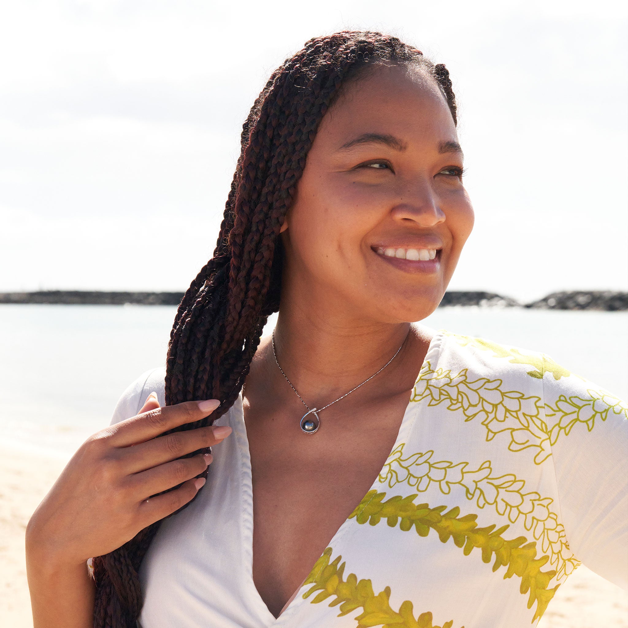 ダイヤモンドと白金のタヒチの黒真珠ペンダント - 10-11mm