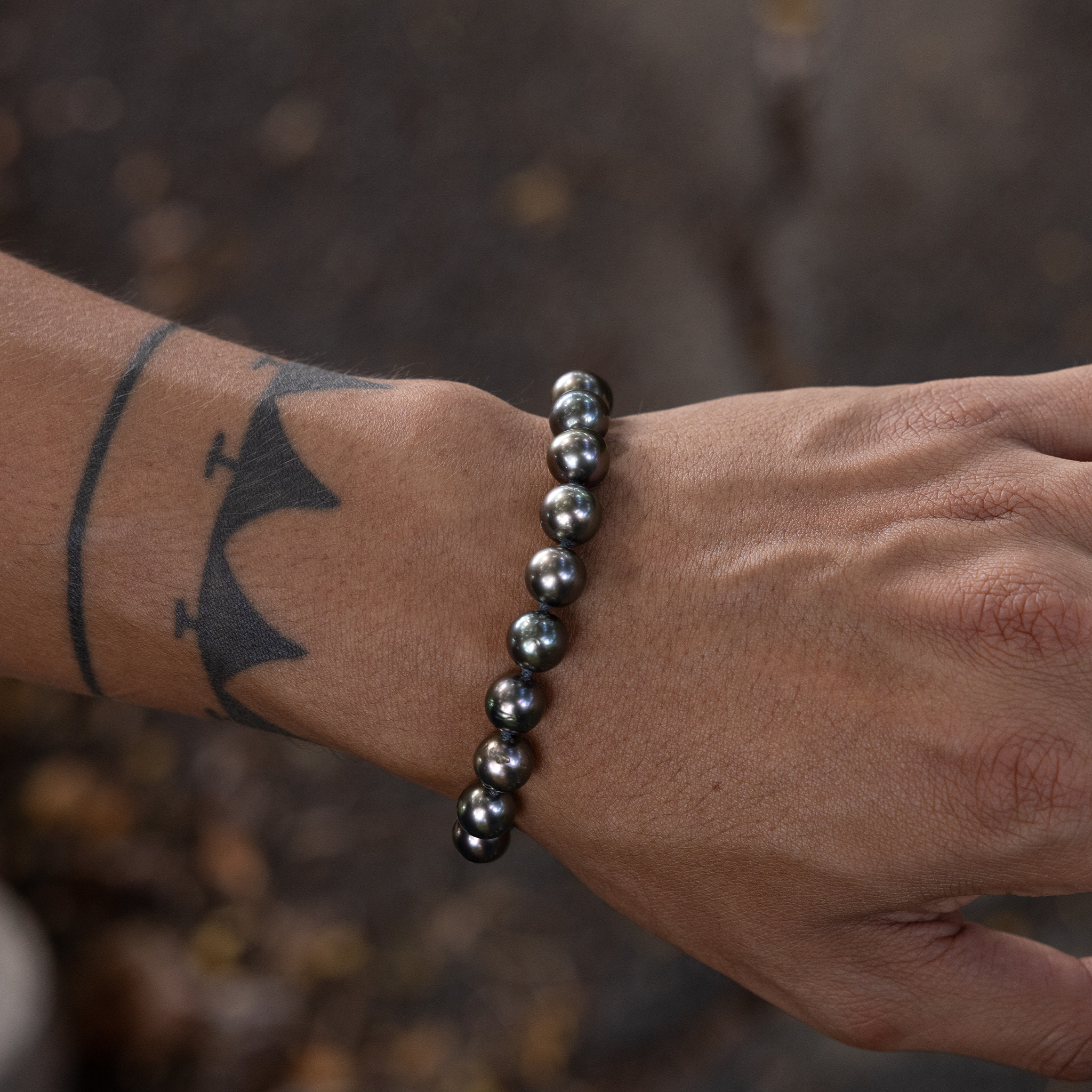 ホワイトゴールドのタヒチアンブラックパールブレスレット-9-10mm -サイズ8 "