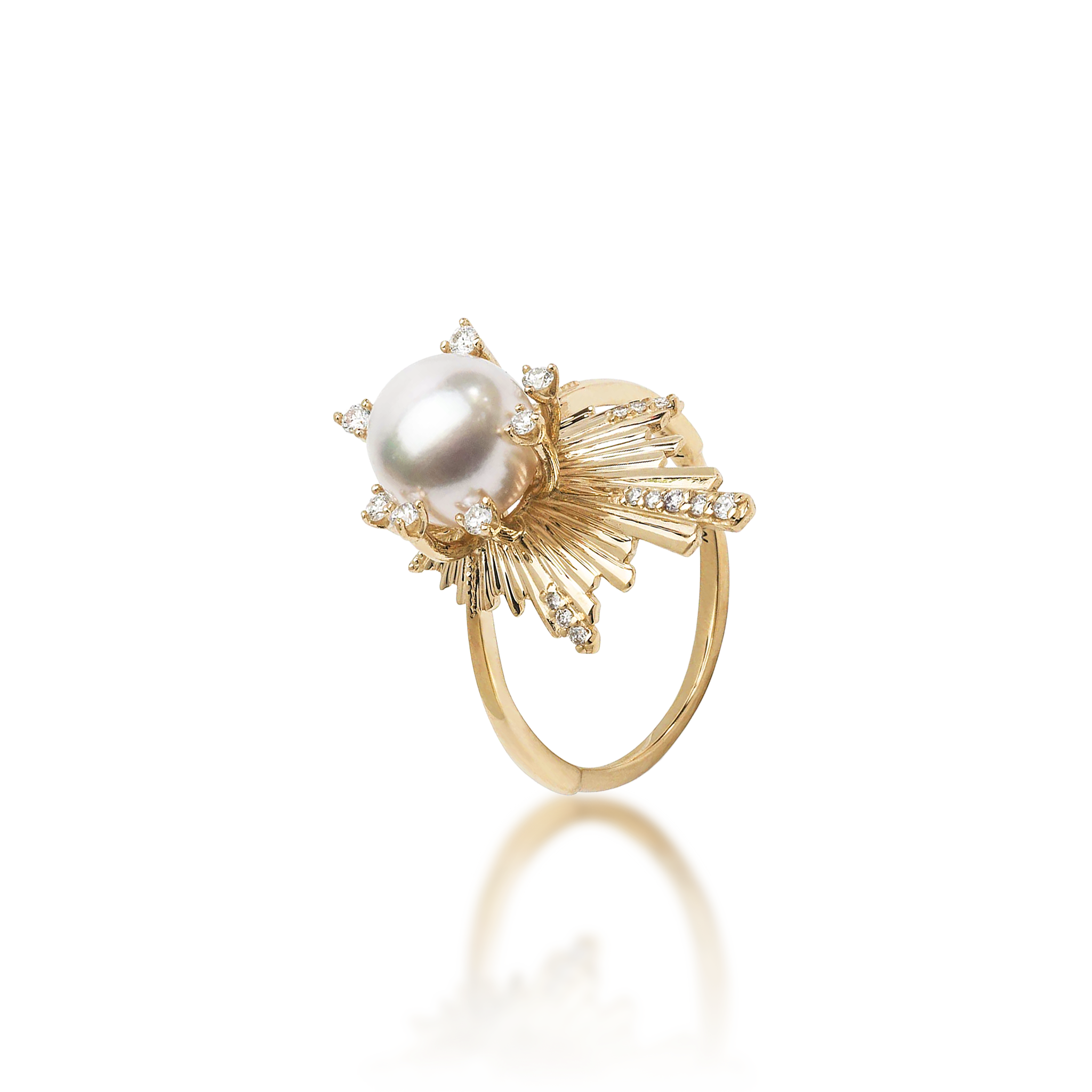 E Hoʻāla Akoya White Pearl Ring in Gold with Diamonds - 21mm
