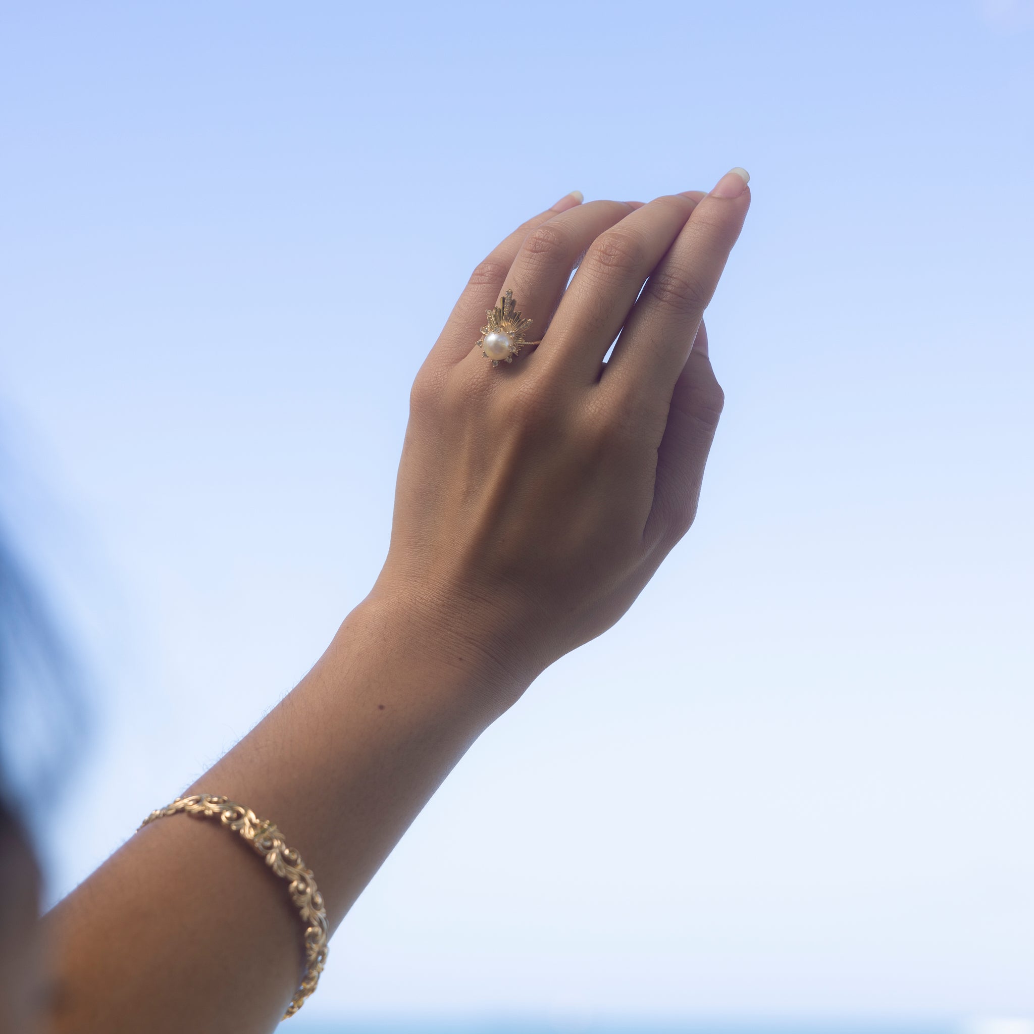 E Hoʻāla Akoya White Pearl Ring in Gold with Diamonds - 21mm