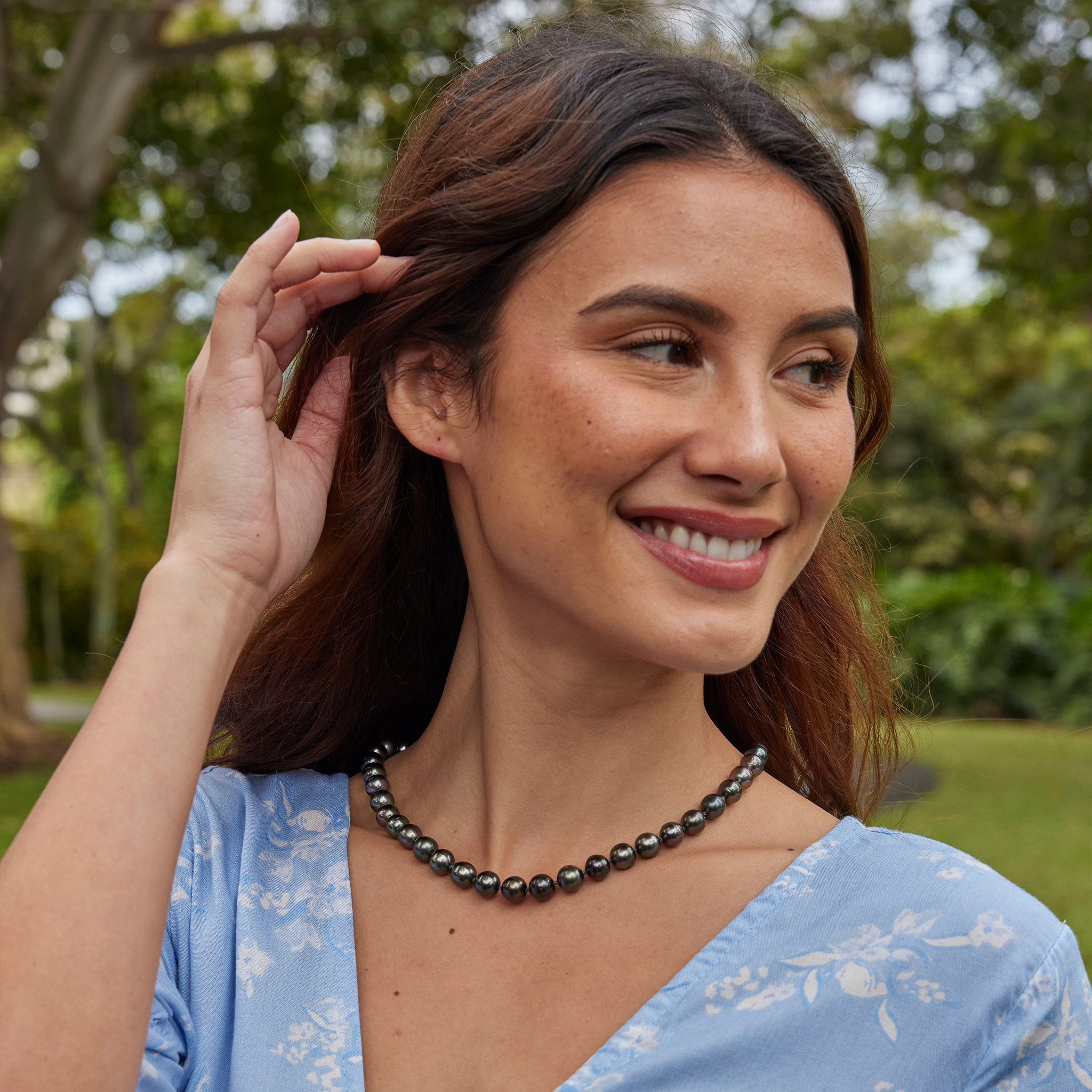 18-19" Tahitian Black Pearl Strand with Gold Clasp - 8-10mm