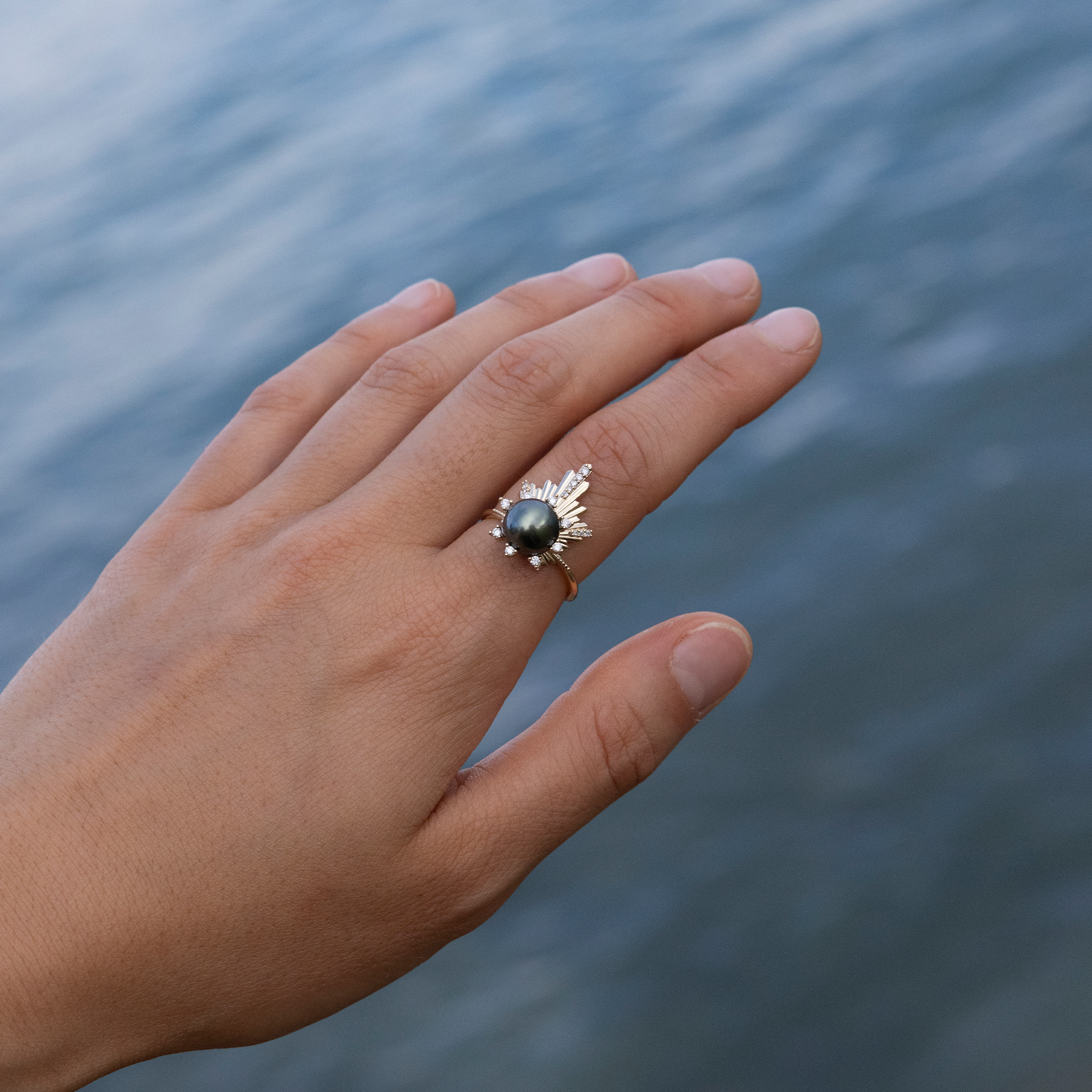 E Hoʻāla Tahitian Black Pearl Ring in Gold with Diamonds - 21mm