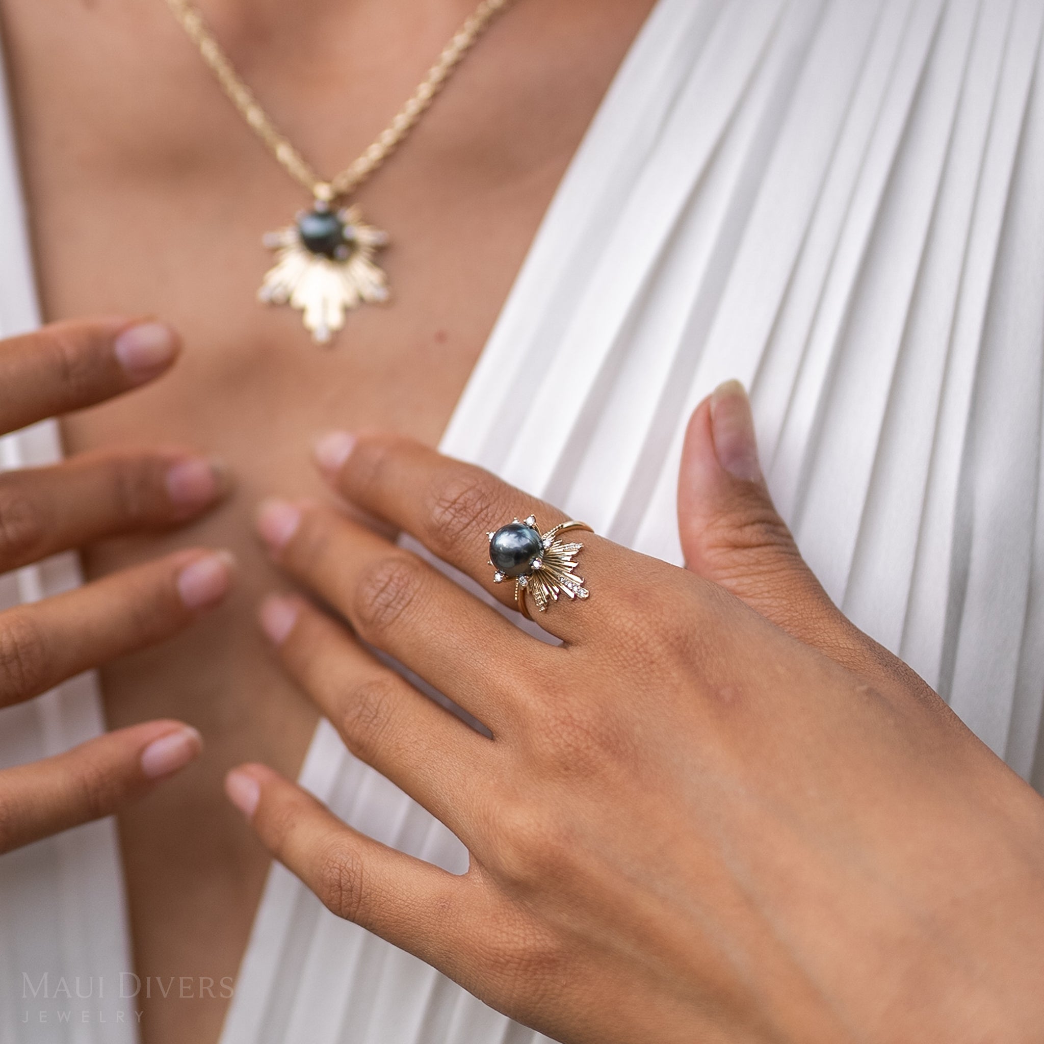 E Hoʻāla Tahitian Black Pearl Ring in Gold with Diamonds - 21mm