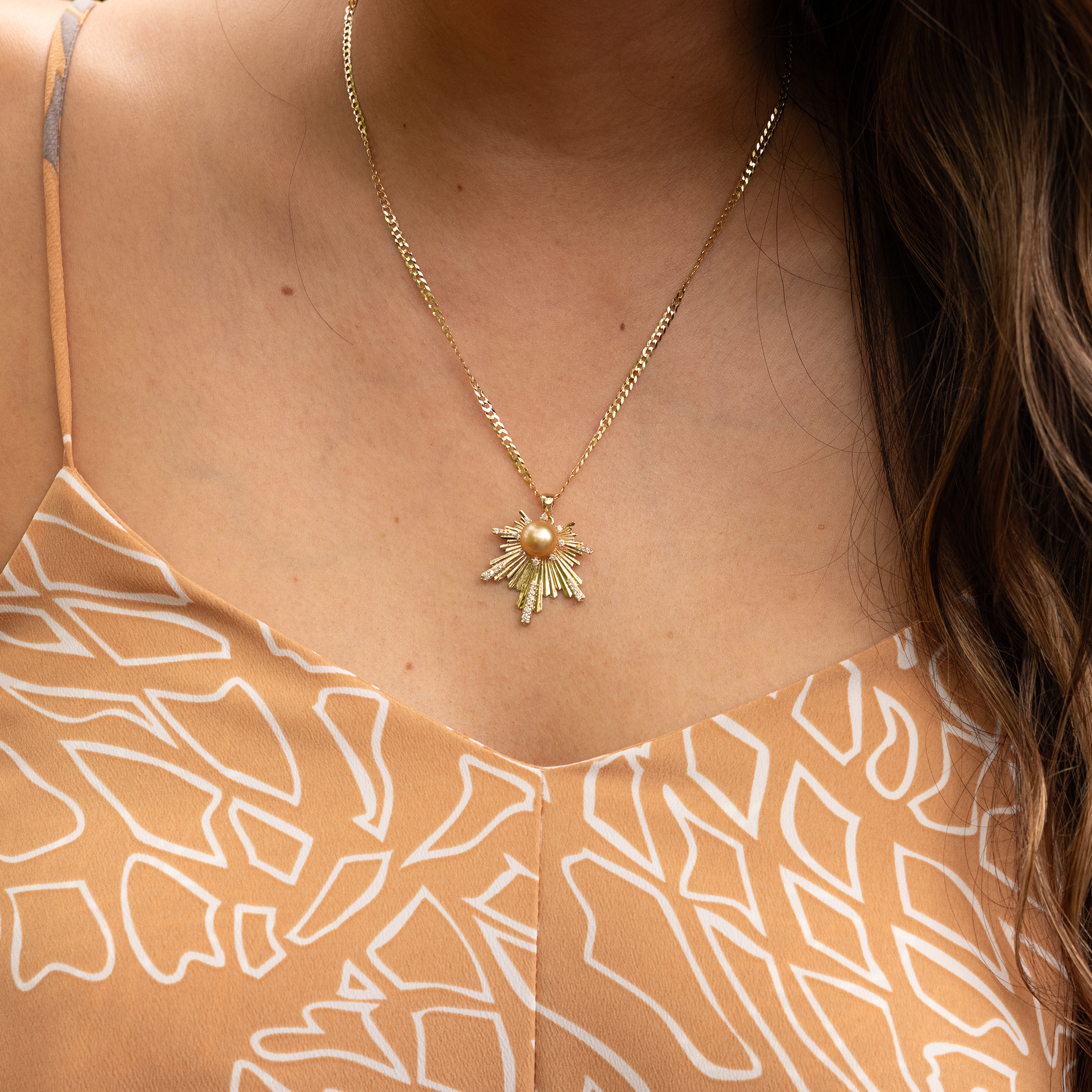 E Hoāla 南洋ゴールドパールペンダント ゴールド ダイヤモンド付き - 27mm