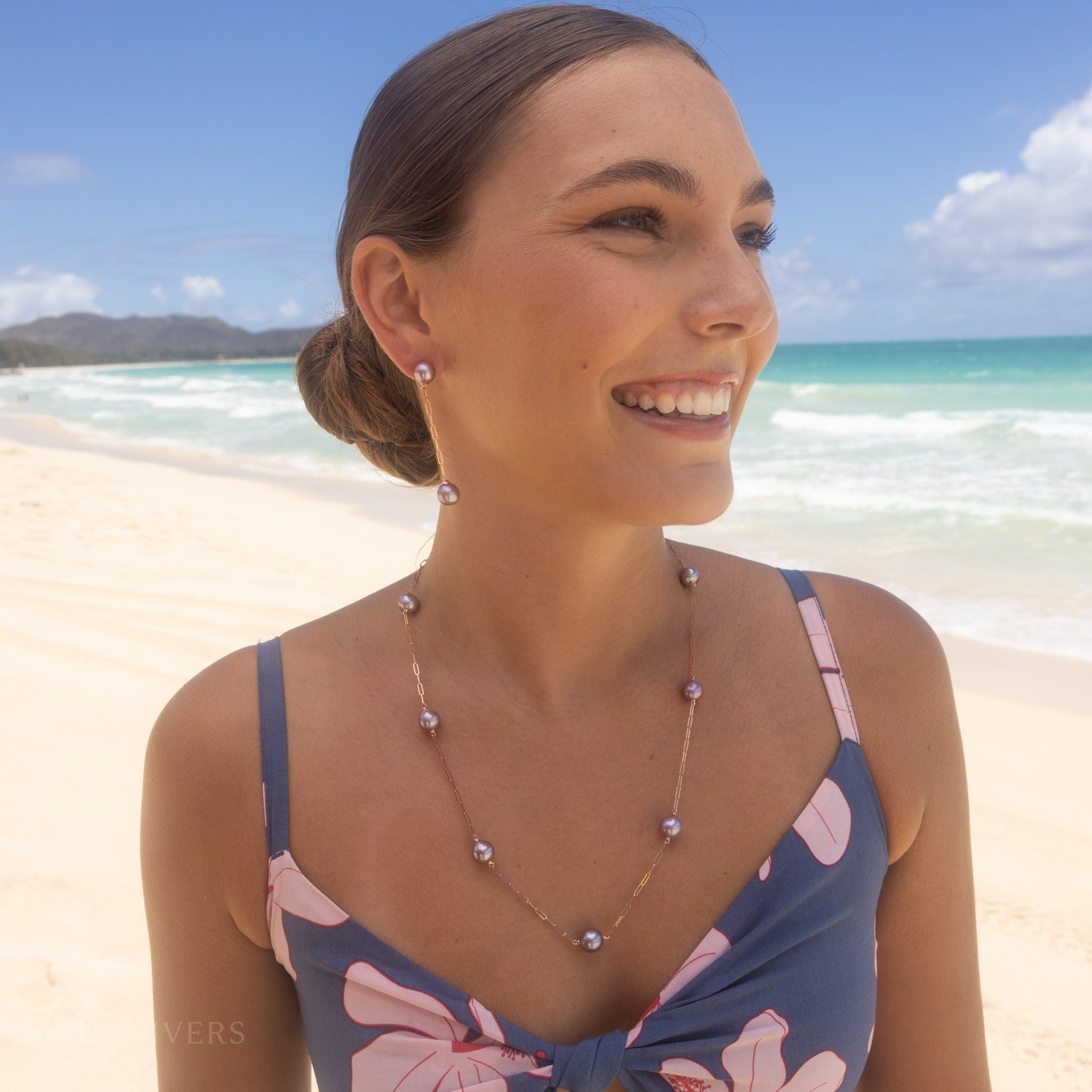 Woman on a beach wearing Freshwater Ultraviolet Pearl Paperclip Chain Earrings and Necklace in 14k Rose Gold