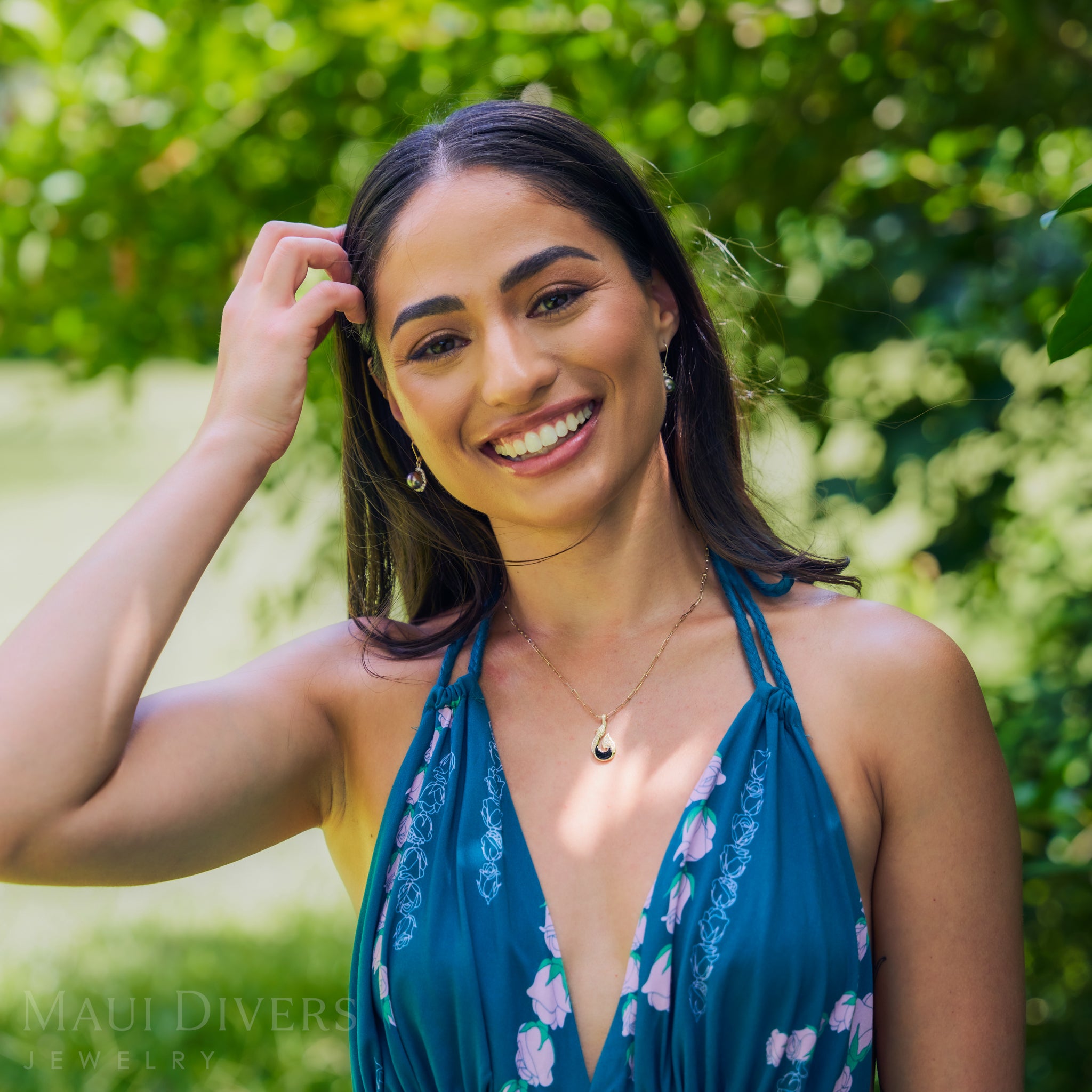 Sealife Fish Hook Black Coral Pendant in Gold with Diamonds - 27mm