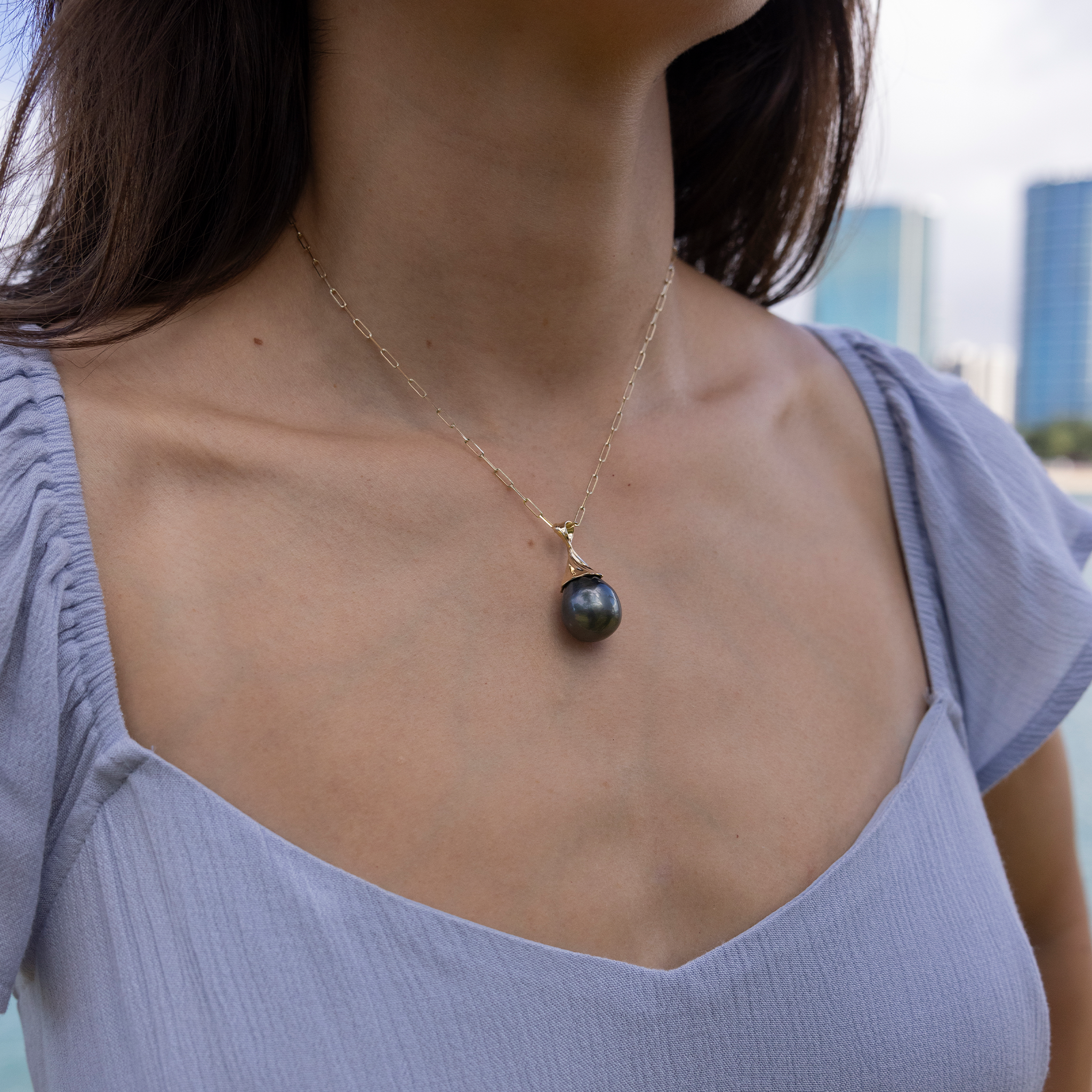 Waterfall Circle 14-17mm Tahitian Black Pearl Pendant in Gold on a woman's neckine