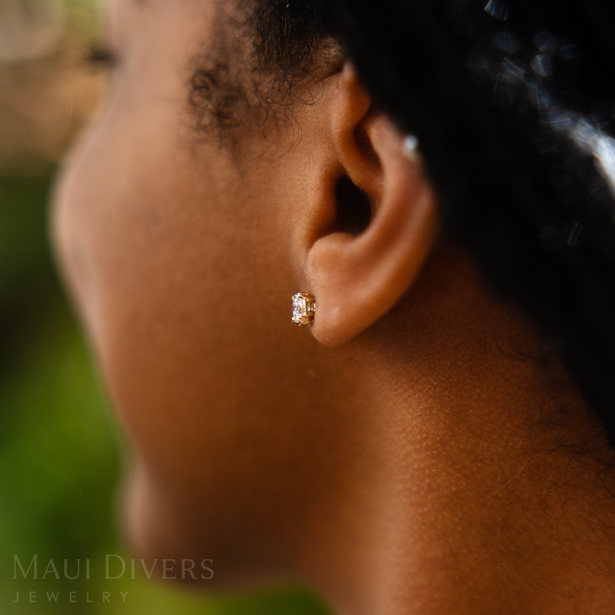 Hidden Hawaiʻi Maile Earrings in Gold with Lab Grown Diamonds - 5.5mm