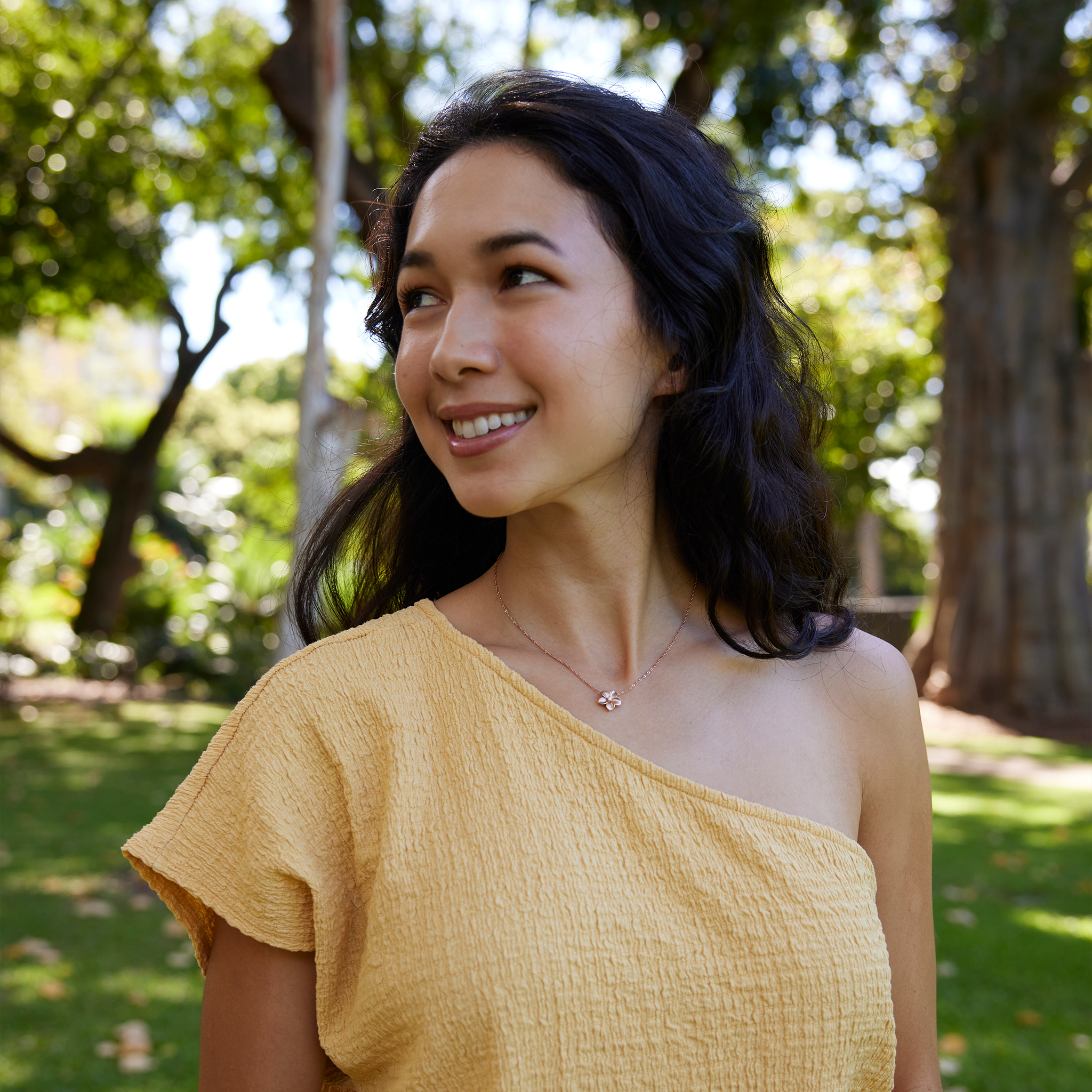 ダイヤモンドとローズゴールドのプルメリアペンダント - 13mm