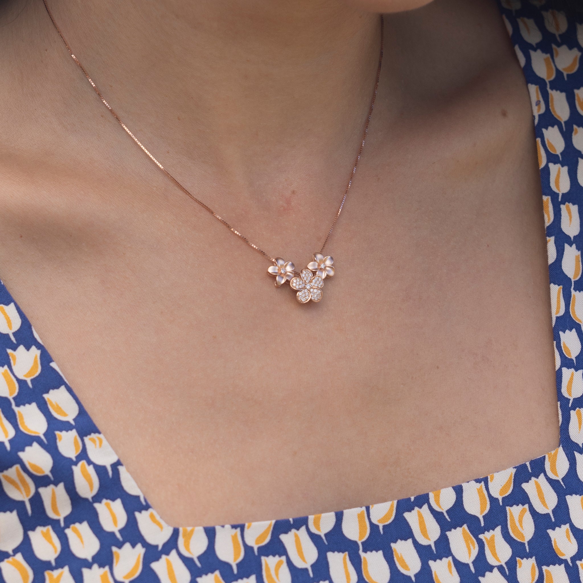 Plumeria Pendant in Rose Gold with Diamonds - 11mm