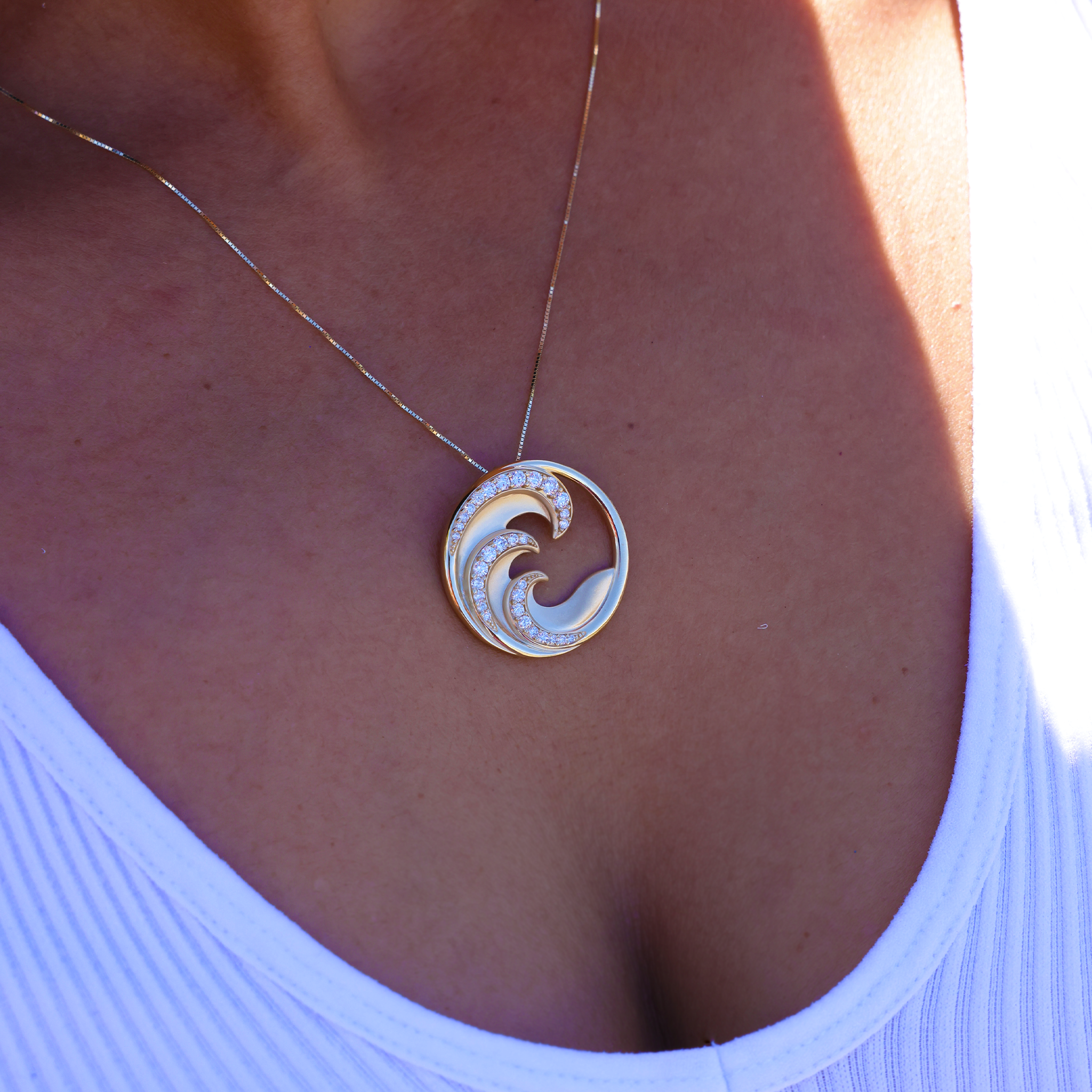 0.6mm Lite Box Chain in Gold with Nalu Pendant in Gold with Diamonds on Model