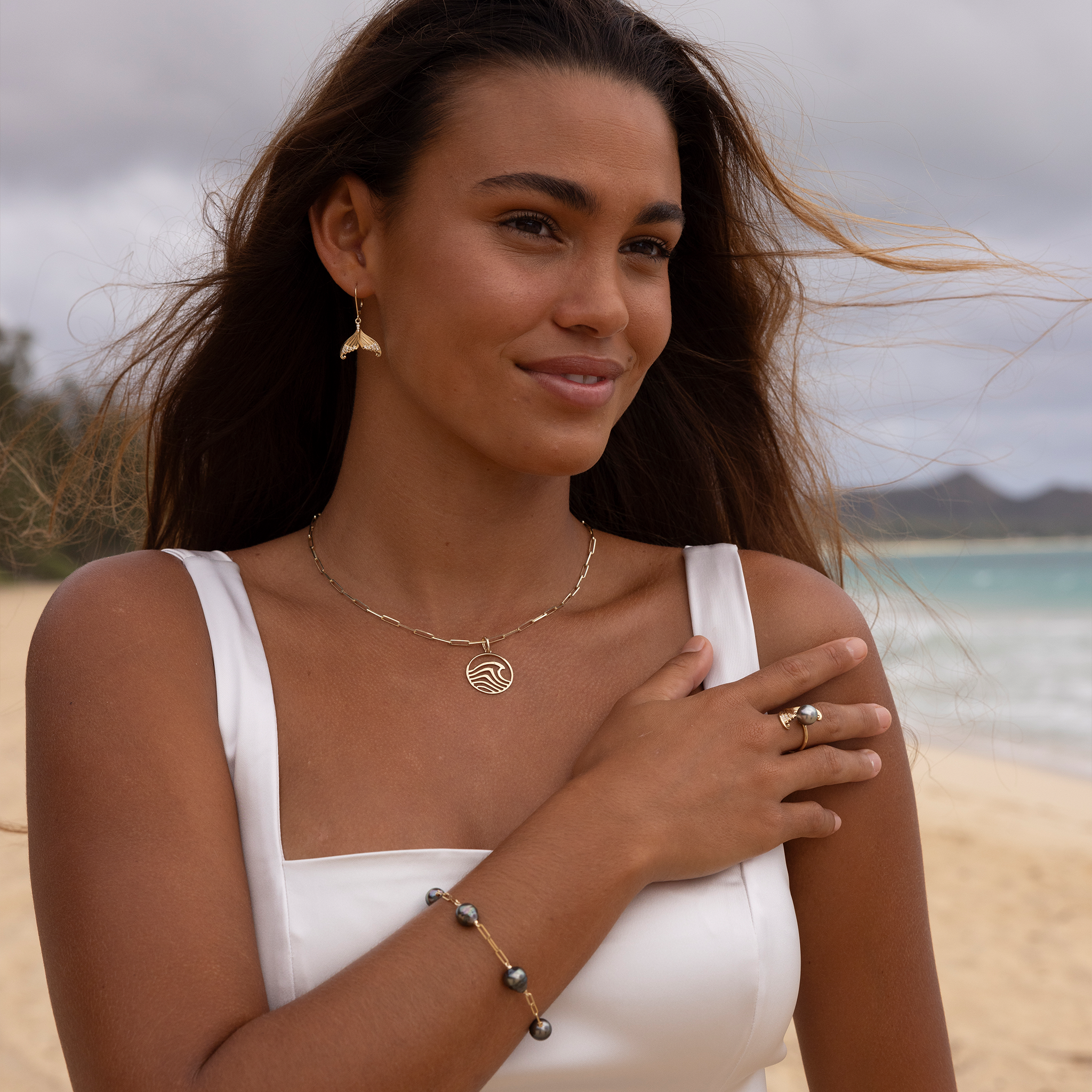 Abstract Nalu Pendant in Gold - 22mm