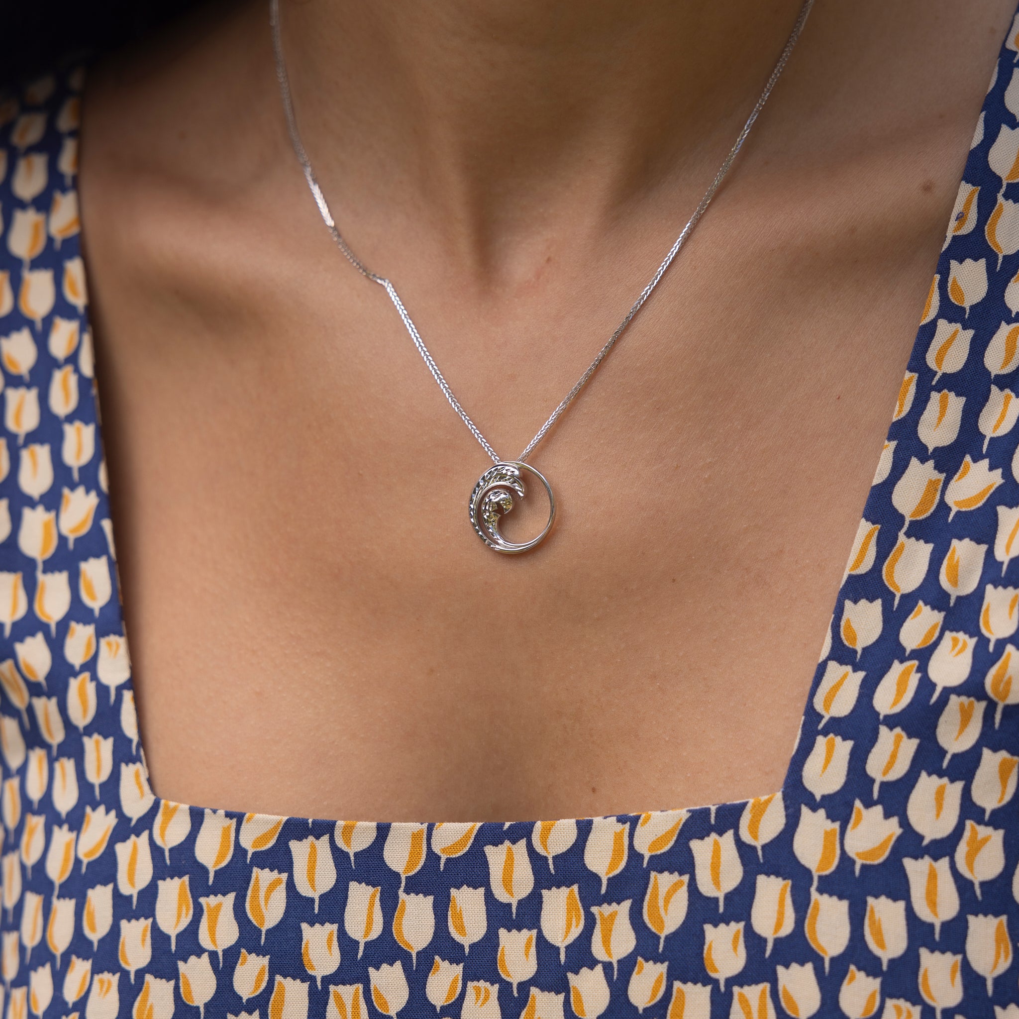 Nalu Pendant in White Gold - 18mm