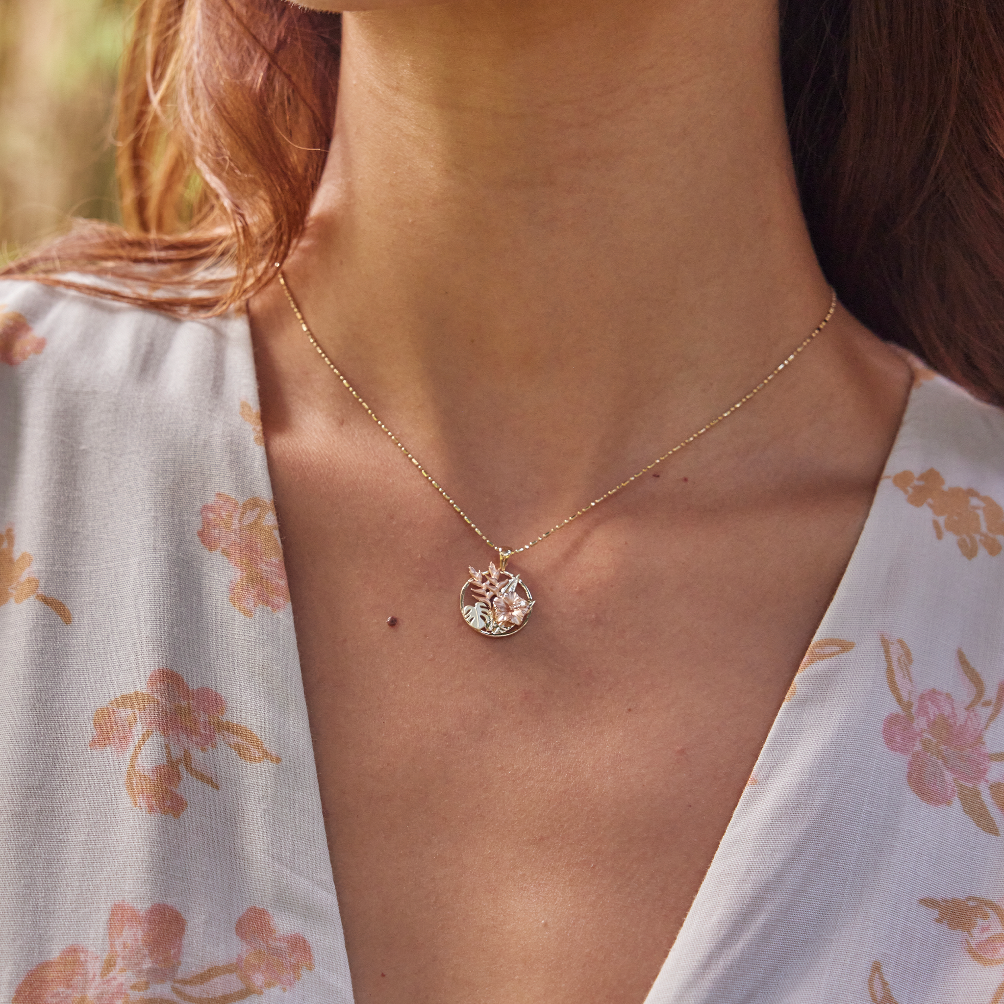 ハワイアン・ガーデンズ・ハイビスカス・ペンダント Tri カラーゴールド ( ダイアモンド ) - 15mm