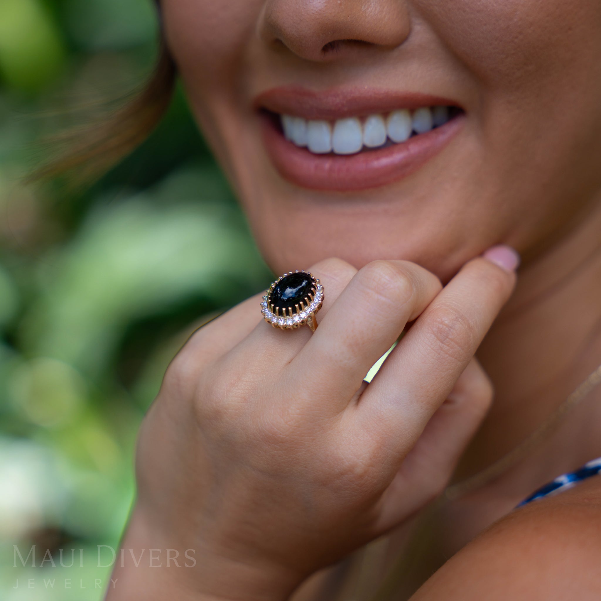 Princess Ka‘iulani Black Coral Ring in Gold with Diamonds - 18.5mm