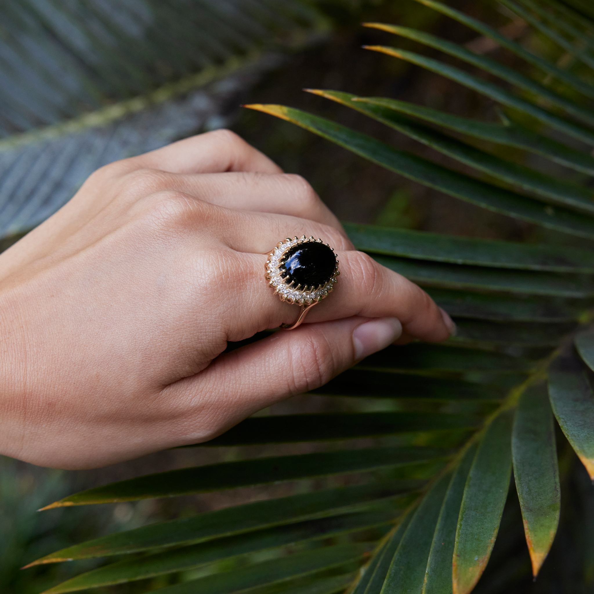 Princess Ka‘iulani Black Coral Ring in Gold with Diamonds - 21.5mm