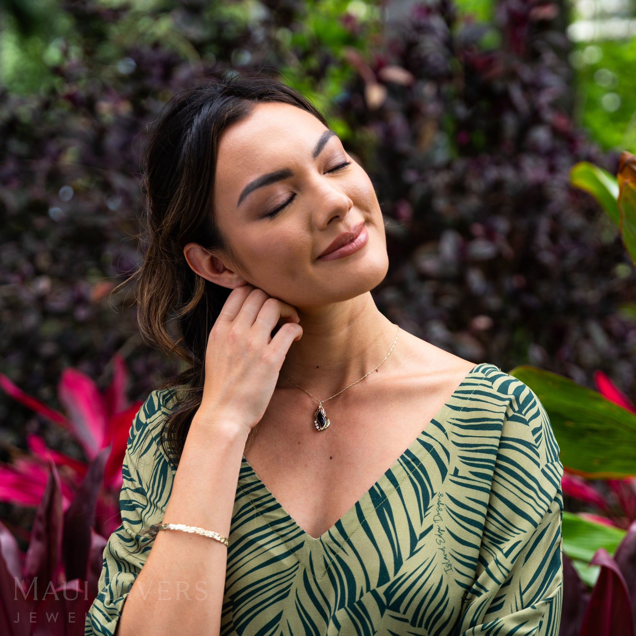 Paradise Black Coral Pendant in Gold with Diamonds - 31mm