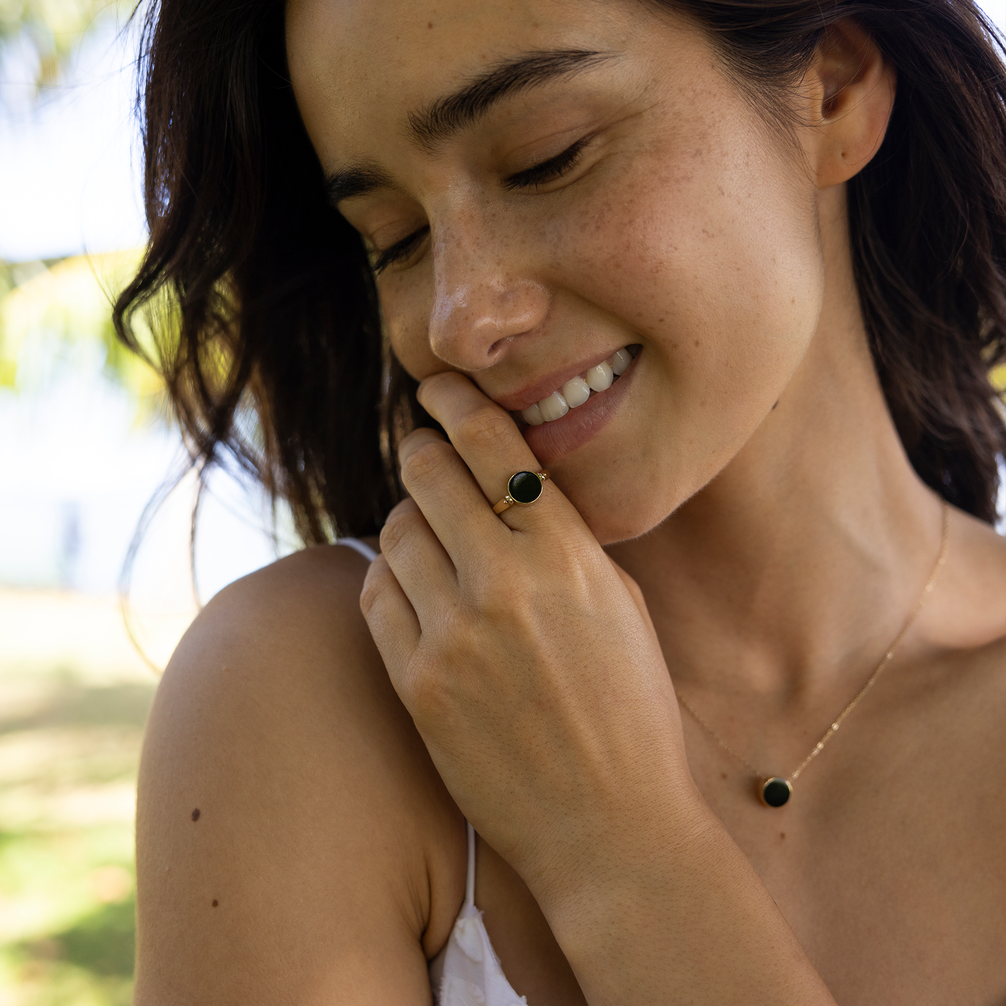 金のEclipseフリップサイドブラックコーラルリング - 9mm