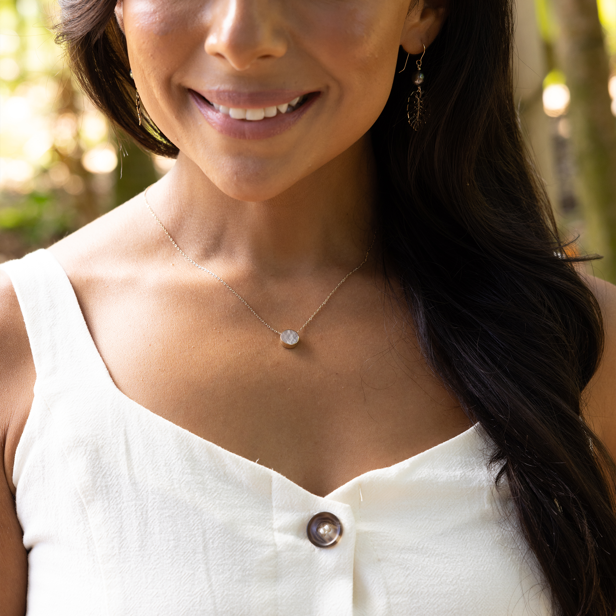 16-18 "ゴールドの真珠のネックレスの調節可能なEclipseフリップサイド黒いコーラル&マザー - 9mm