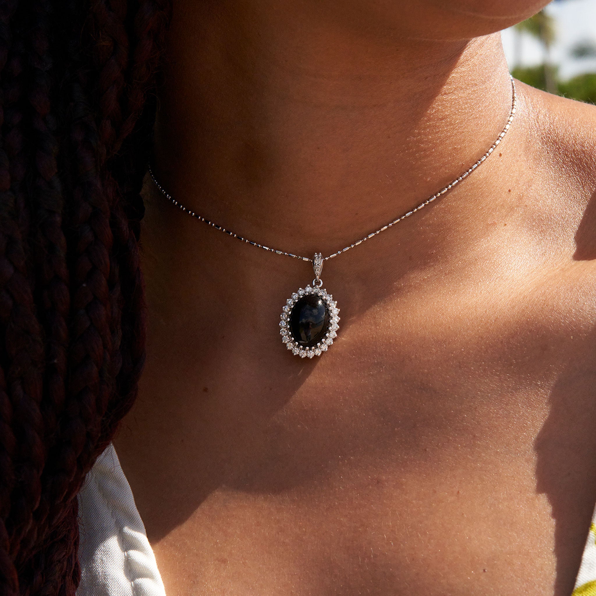 Princess Ka‘iulani Black Coral Pendant in White Gold with Diamonds - 21.5mm