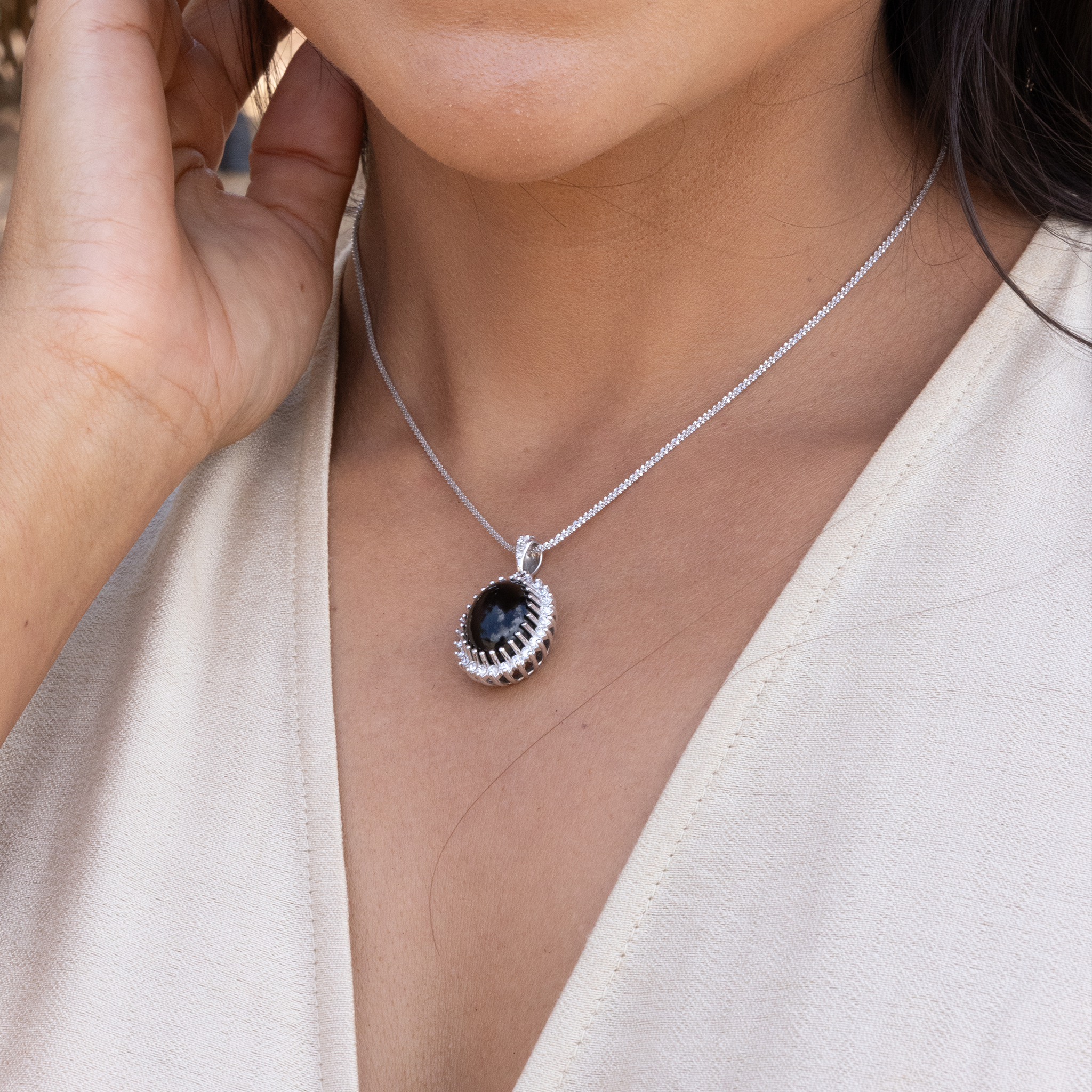 Princess Ka‘iulani Black Coral Pendant in White Gold with Diamonds - 21.5mm