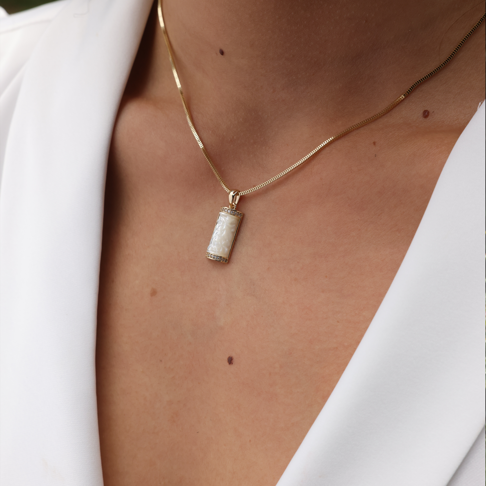 Hawaiian Heirloom Plumeria Mother of Pearl Pendant in Gold - 17mm