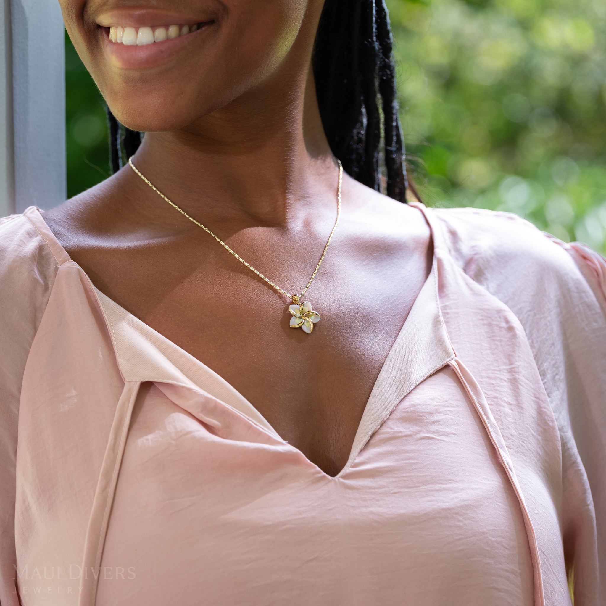 Plumeria Mother of Pearl Pendant in Gold - 18mm