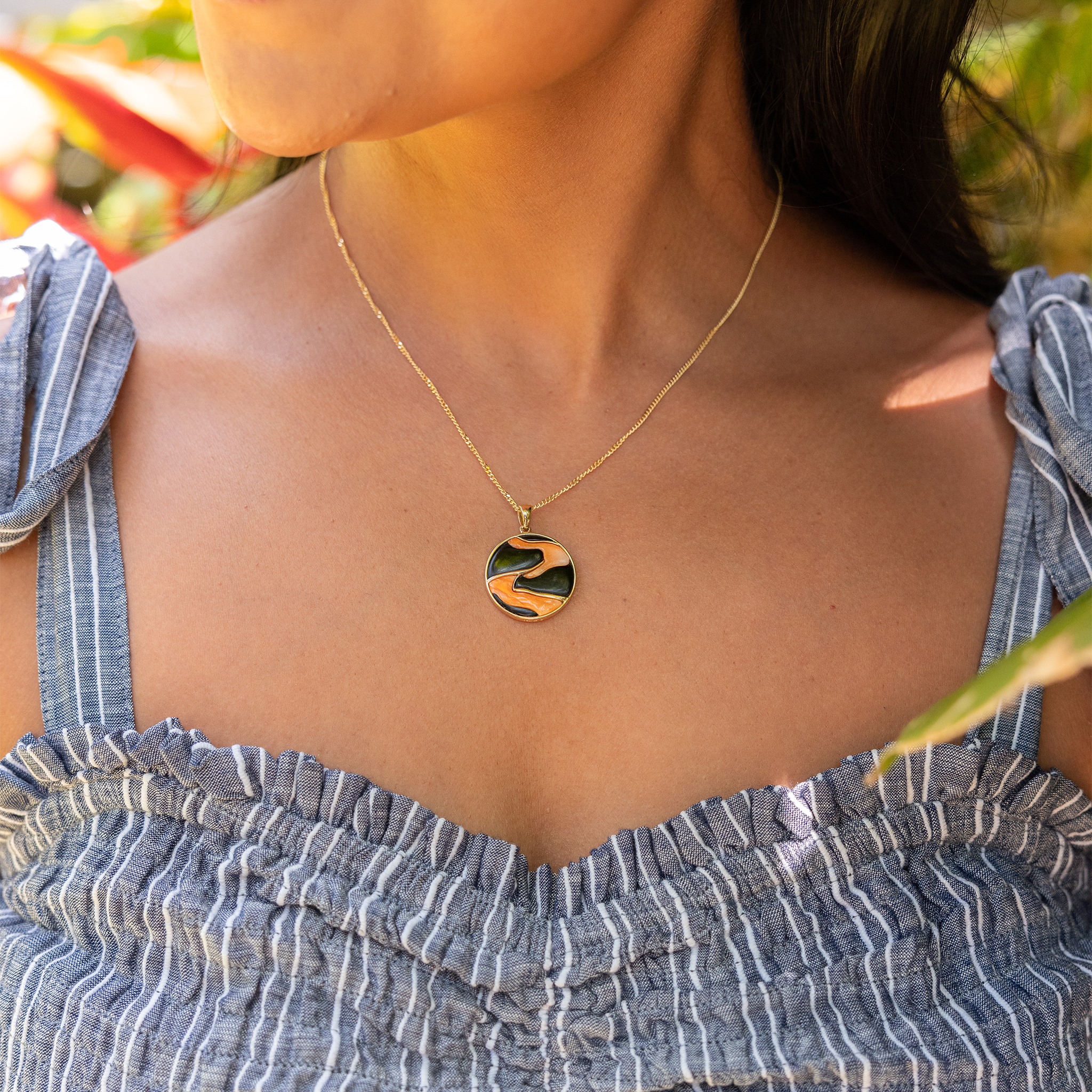 Lava Flow Black Coral and Spiny Oyster Pendant in Gold - 22mm