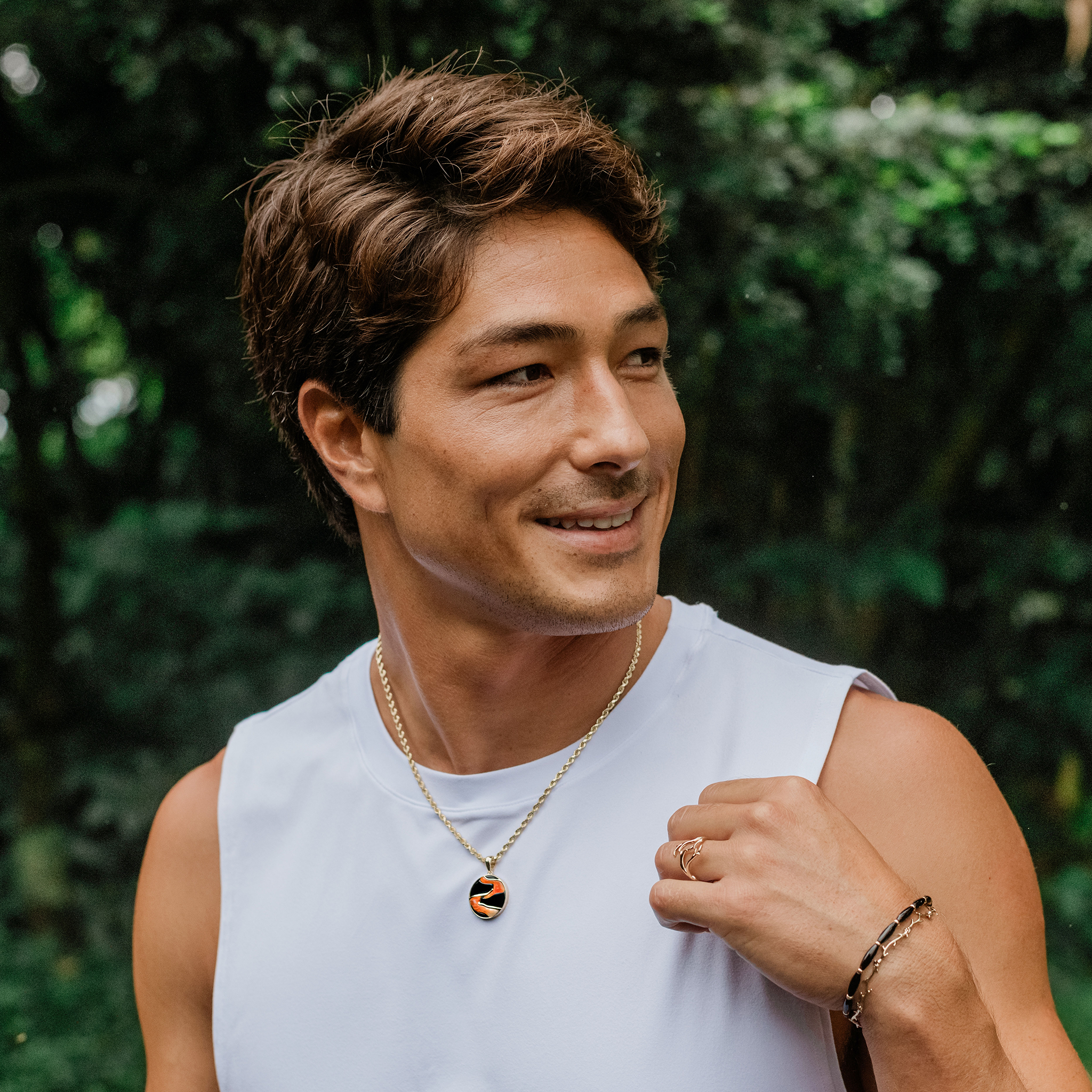 Lava Flow Black Coral and Spiny Oyster Pendant in Gold - 22mm