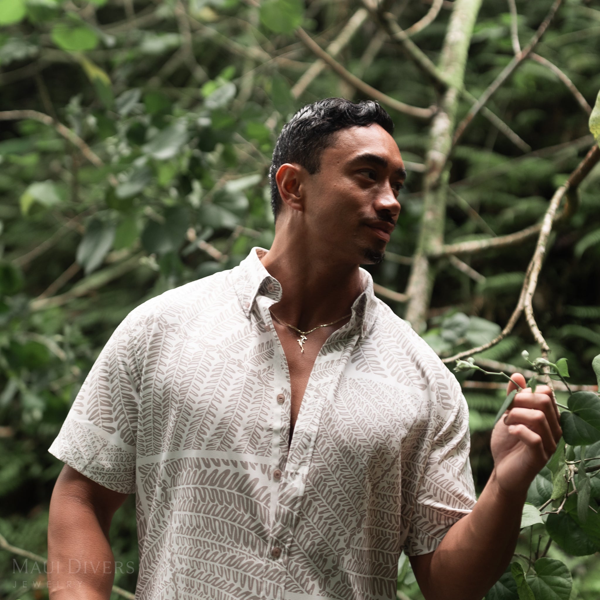 Sealife Hammerhead Shark Mother of Pearl Pendant in Gold with Diamonds - 34mm