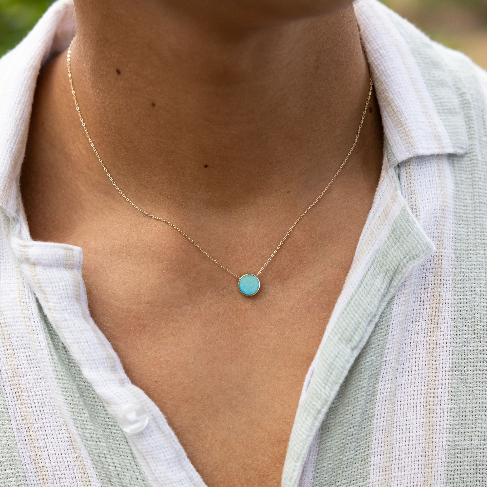 16-18" Adjustable Eclipse Flipside Turquoise & Mother of Pearl Necklace in Gold - 9mm