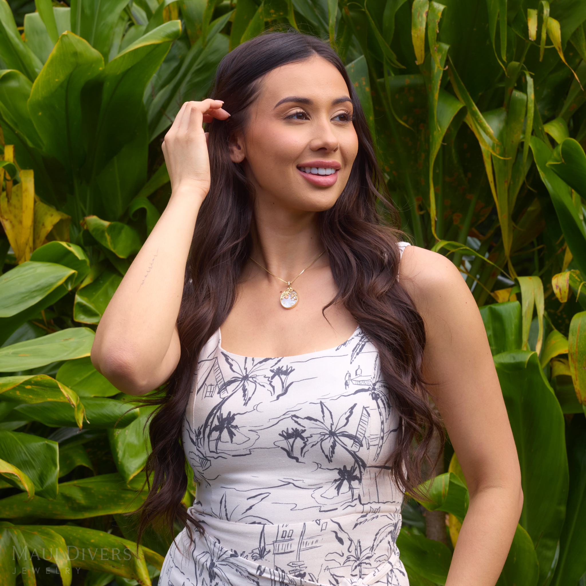 オヒア レフア ウォーターフォール マザー オブ パール ペンダント ツートンゴールド ダイヤモンド付き