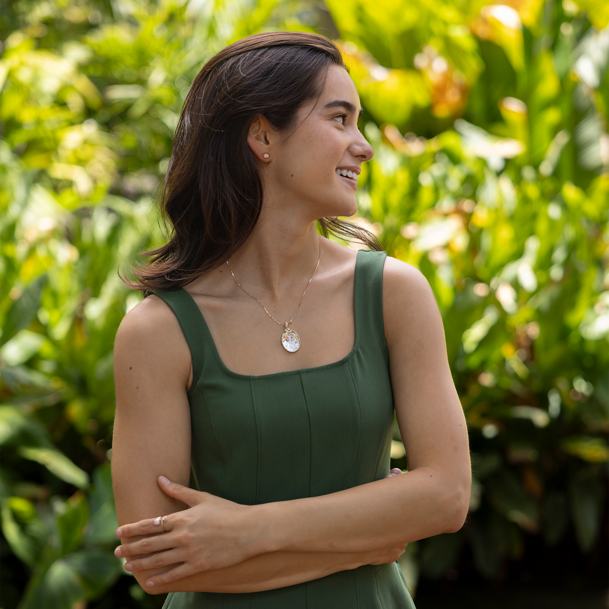 オヒア レフア ウォーターフォール マザー オブ パール ペンダント ツートンゴールド ダイヤモンド付き