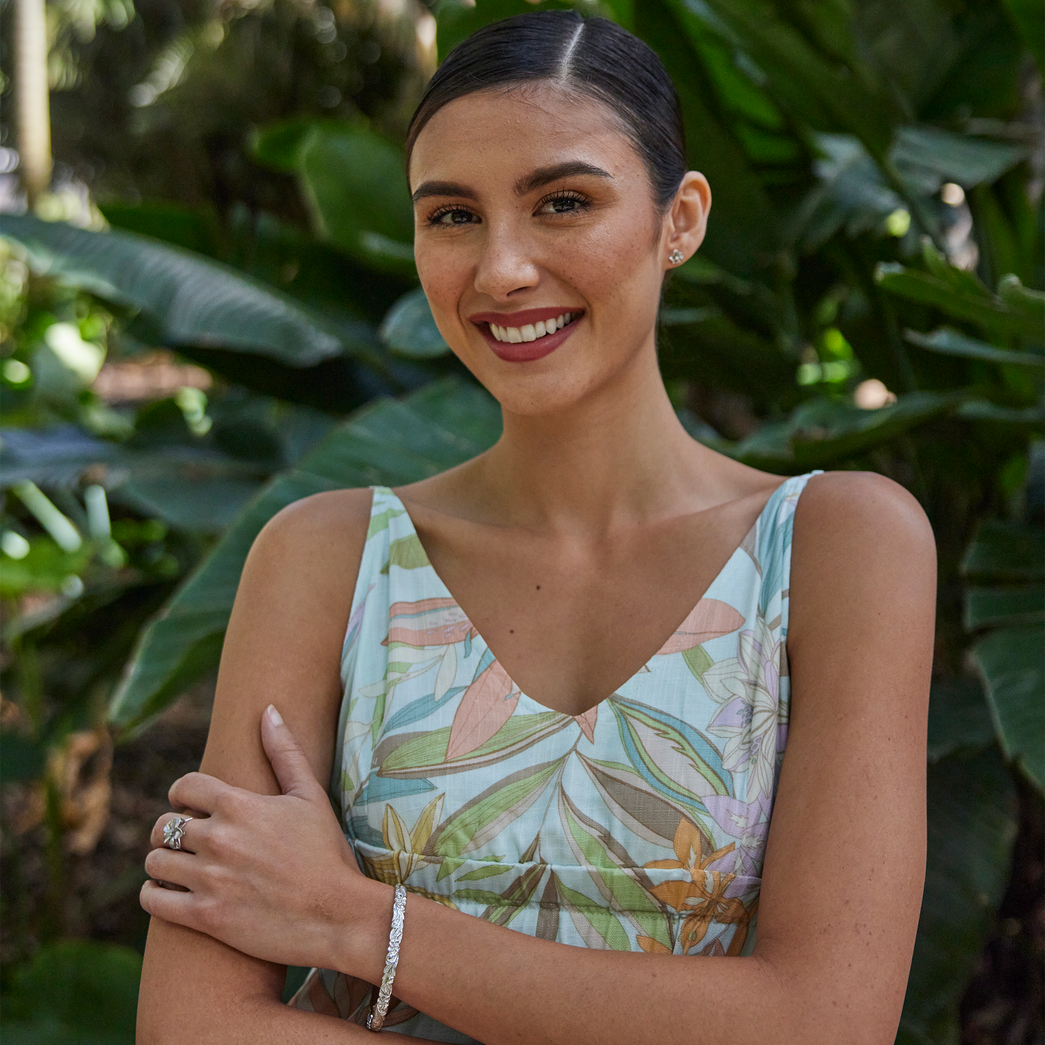 スターリングシルバーのハワイアンの家宝プルメリアブレスレット-6mm