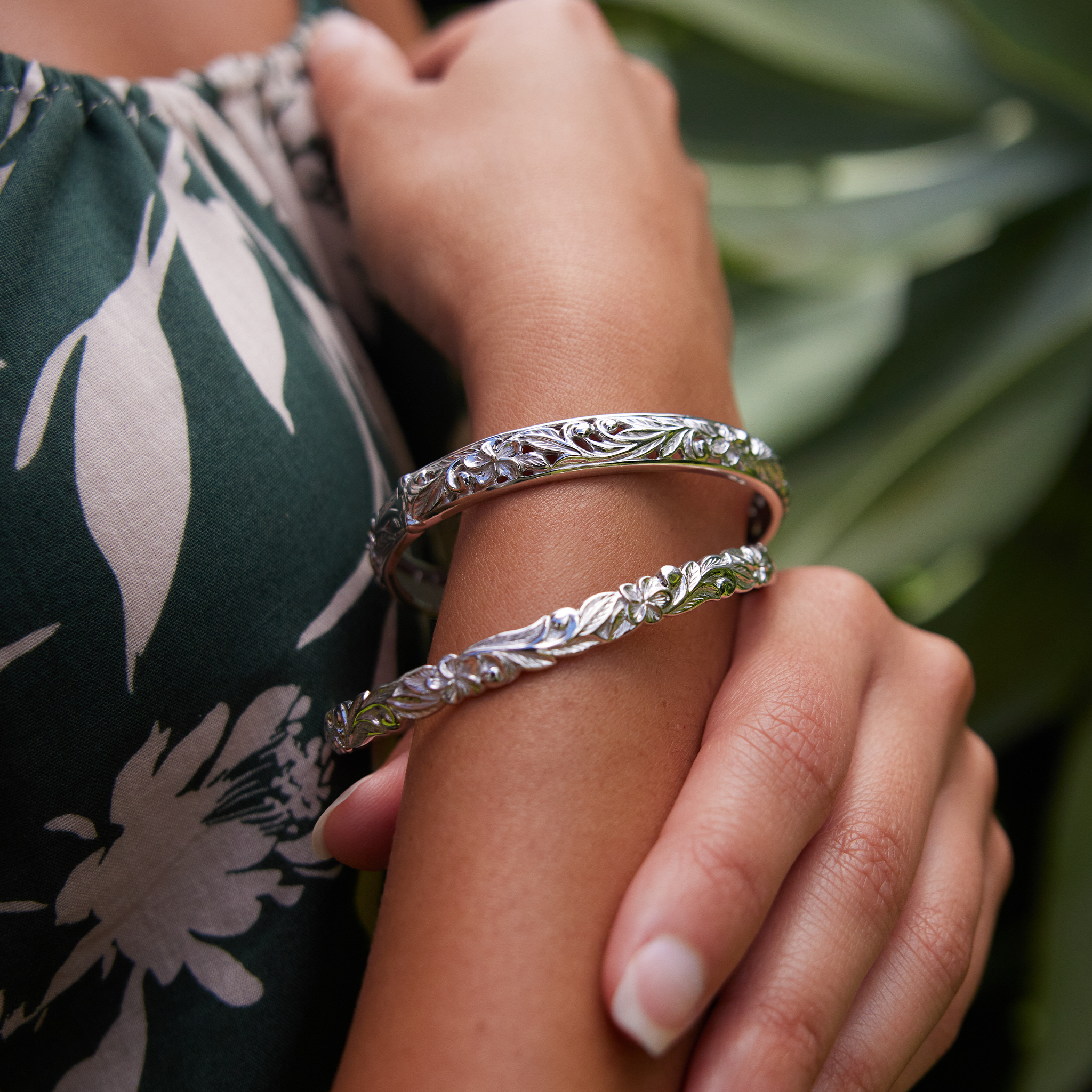 ハワイアンの家宝のプルメリアブレスレットのスターリングシルバー -  8mm