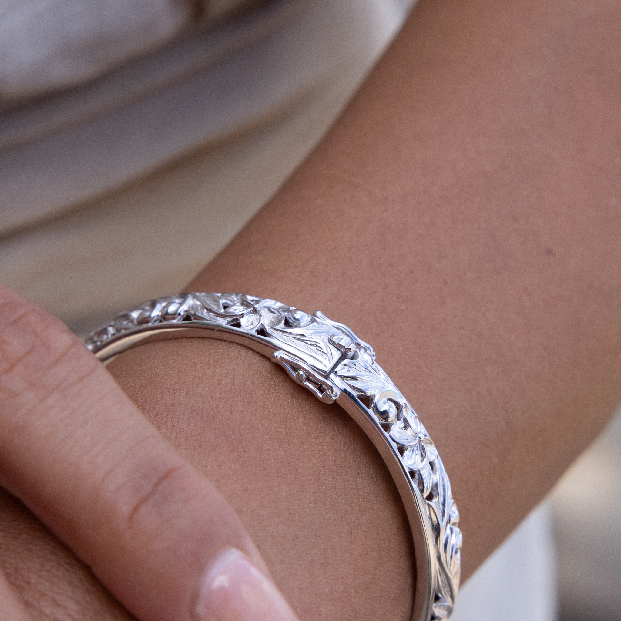 ハワイアンの家宝のプルメリアブレスレットのスターリングシルバー -  8mm