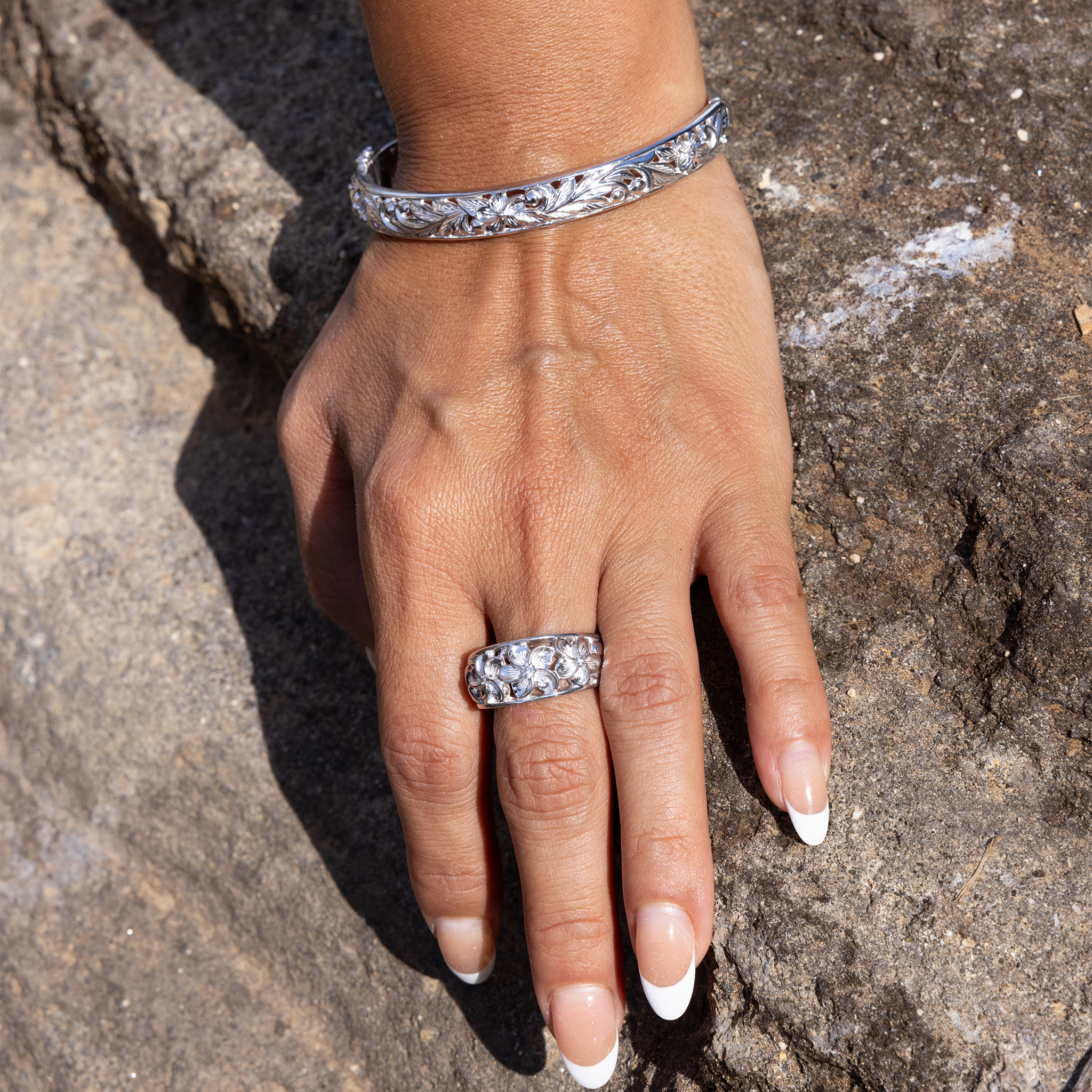 ハワイアンの家宝のプルメリアブレスレットのスターリングシルバー -  8mm