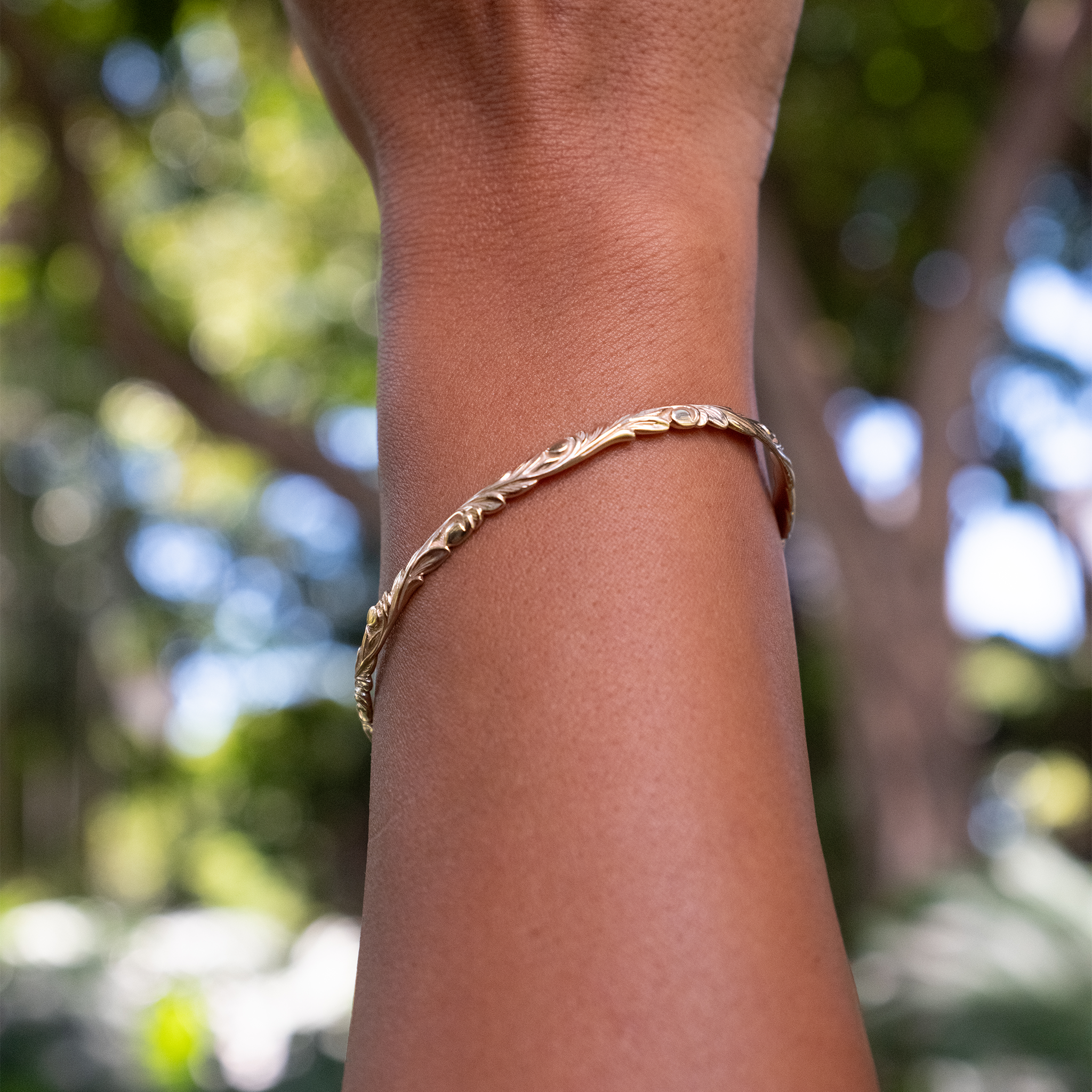 Hawaiian Heirloom Old English Scroll Bracelet in Gold - 4.5mm