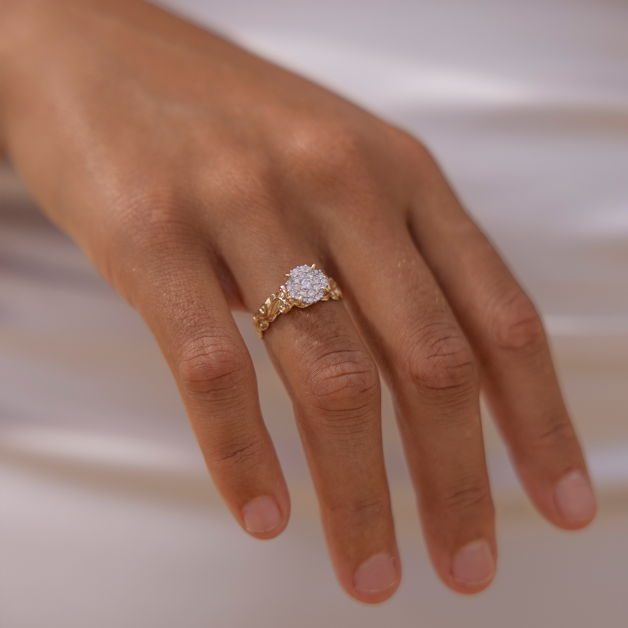 ダイヤモンドと金のハワイアンの家宝婚約指輪