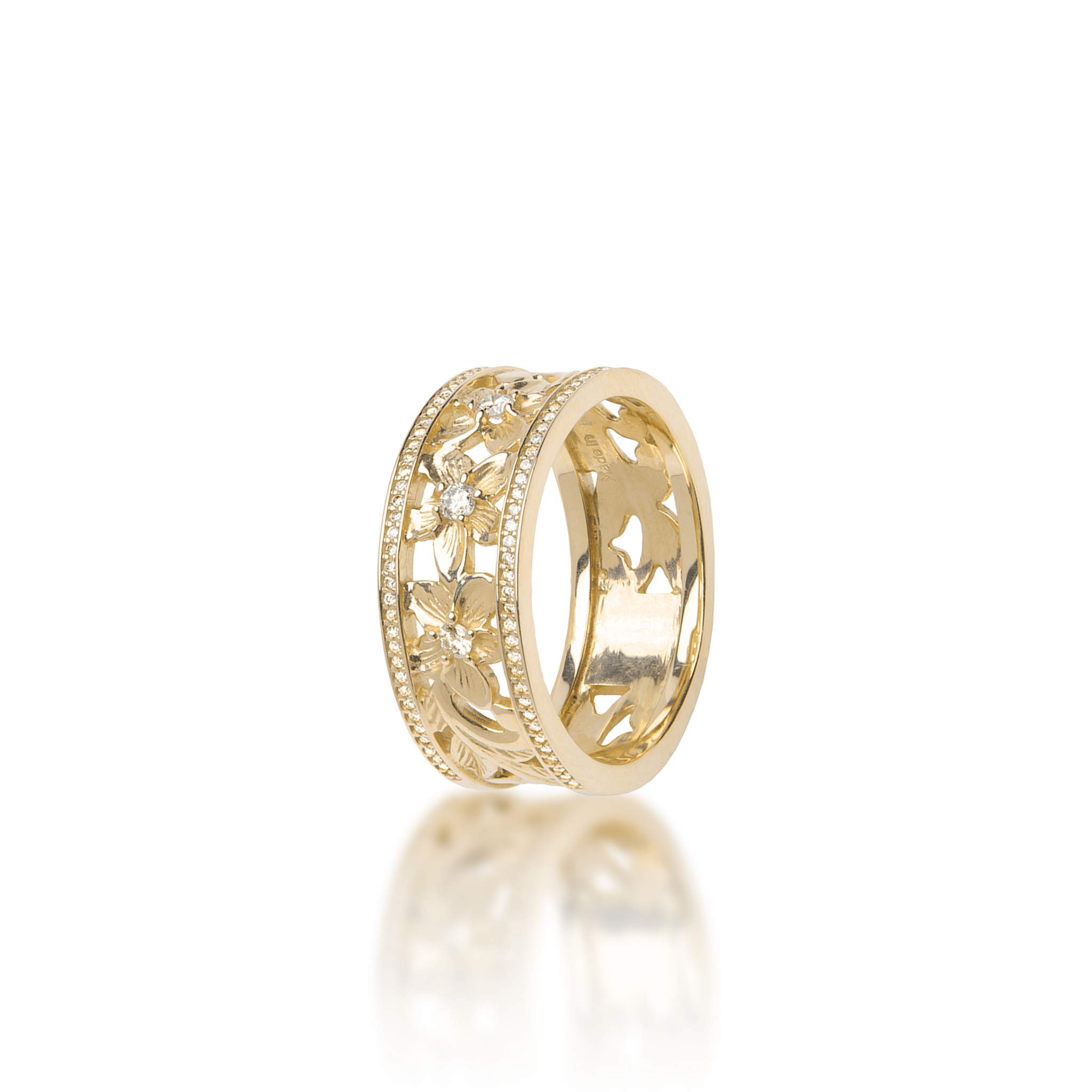 ハワイアン家宝プルメリアリング・イン・ゴールド・ウィズ・ダイヤモンド - 8mm