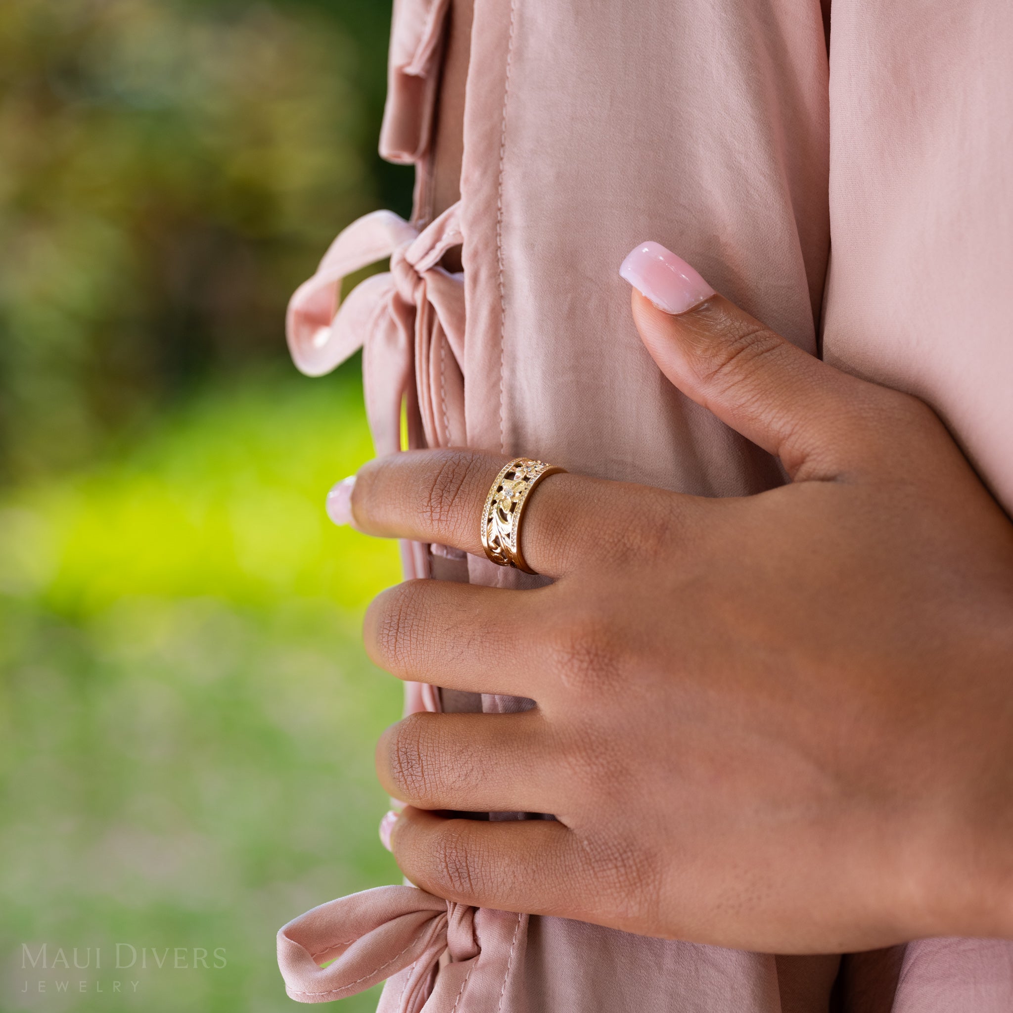 ハワイアン家宝プルメリアリング・イン・ゴールド・ウィズ・ダイヤモンド - 8mm