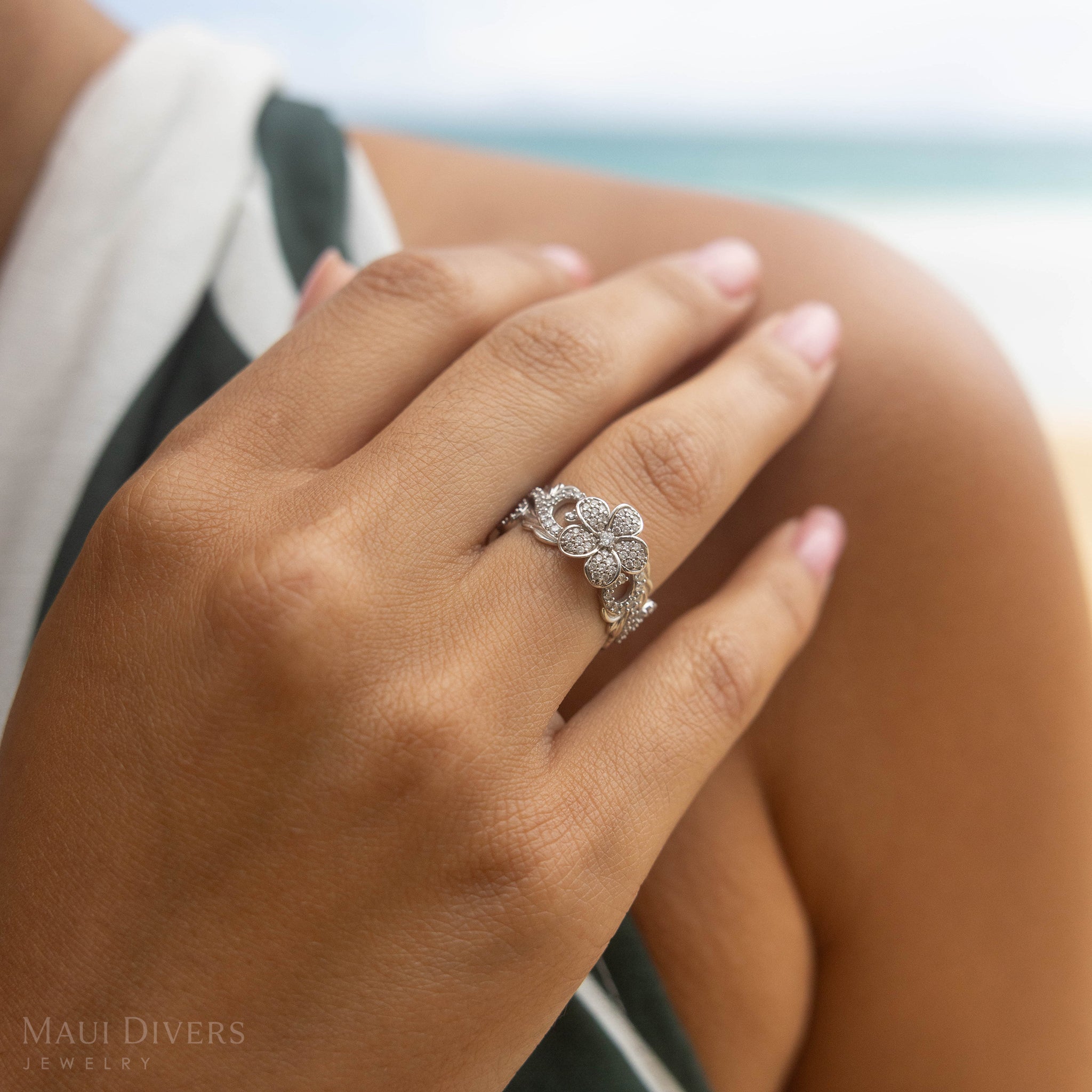 Hawaiian Heirloom Plumeria Ring in White Gold with Diamonds - 10mm