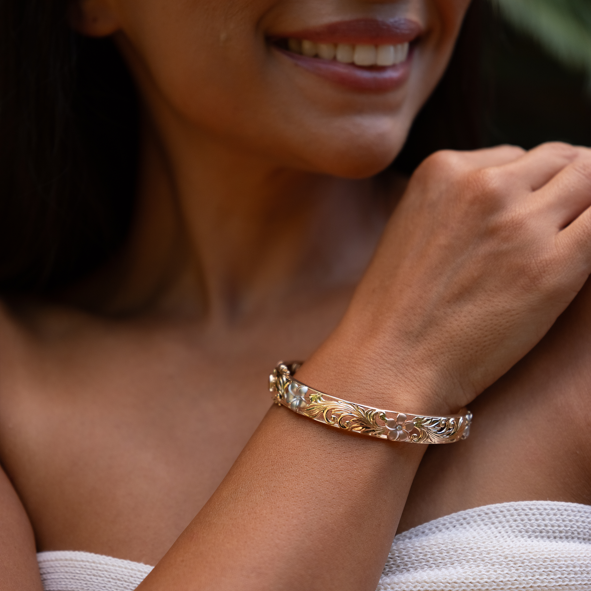 ダイヤモンド付きトライカラーゴールドのハワイの家宝プルメリアブレスレット-10mm -サイズ7.5 "