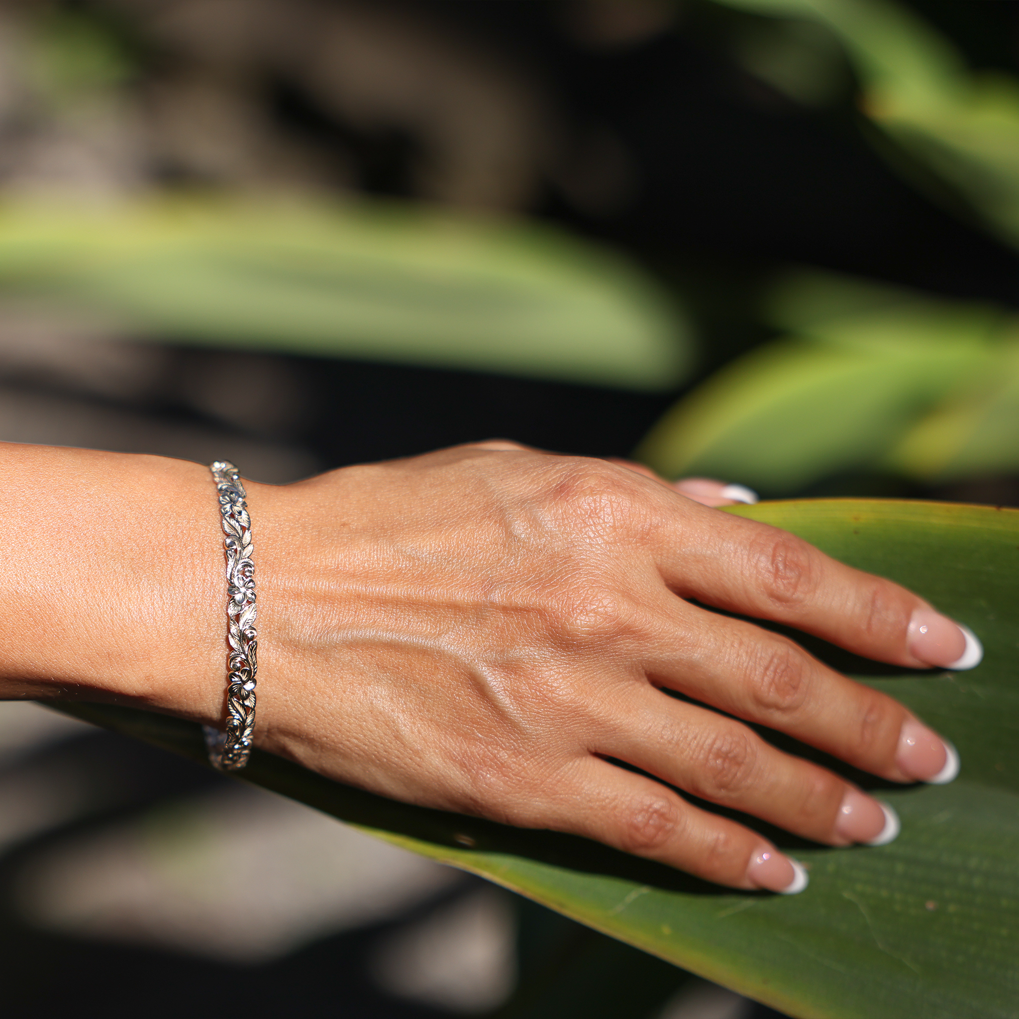 Hawaiian Heirloom Plumeria Bracelet in Gold - 6mm