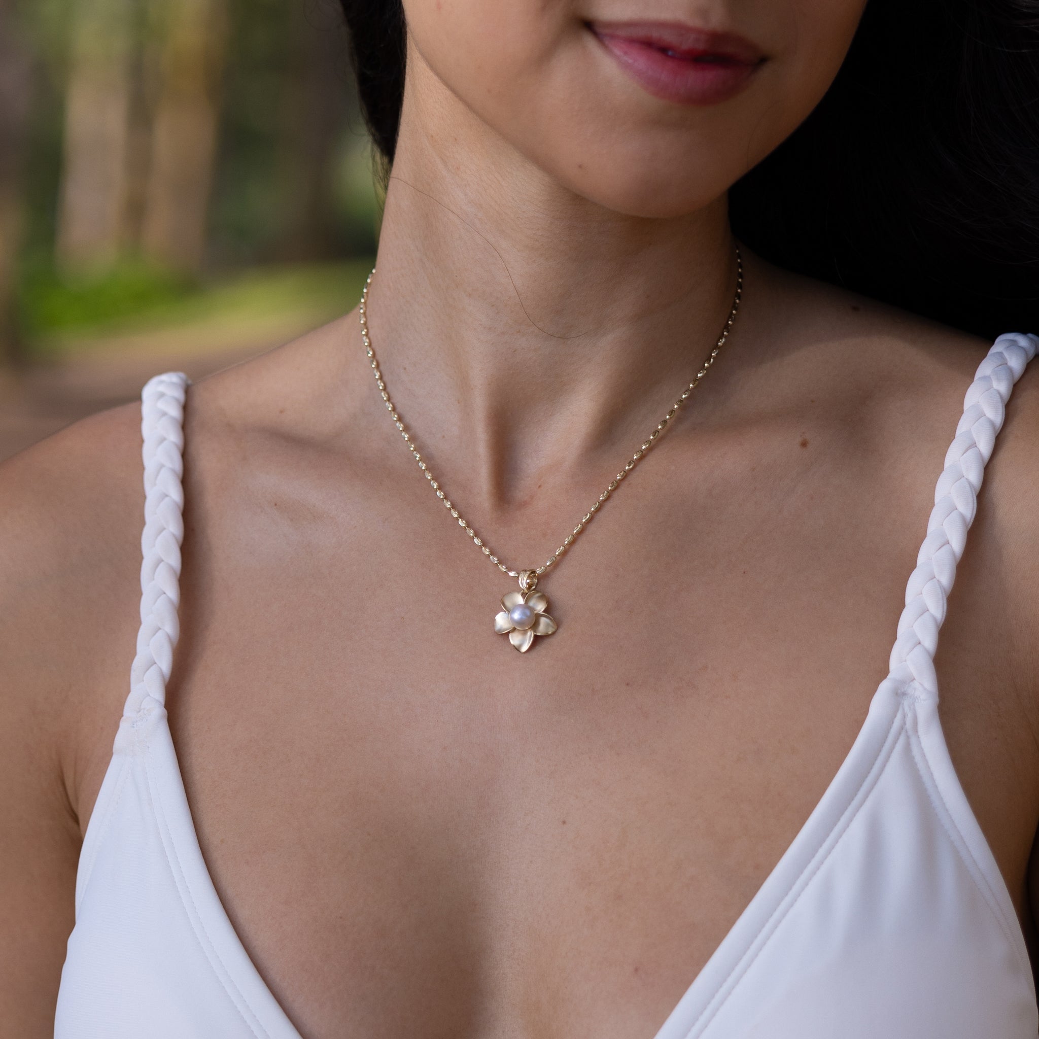 Pick A Pearl Plumeria Pendant in Gold - 18mm