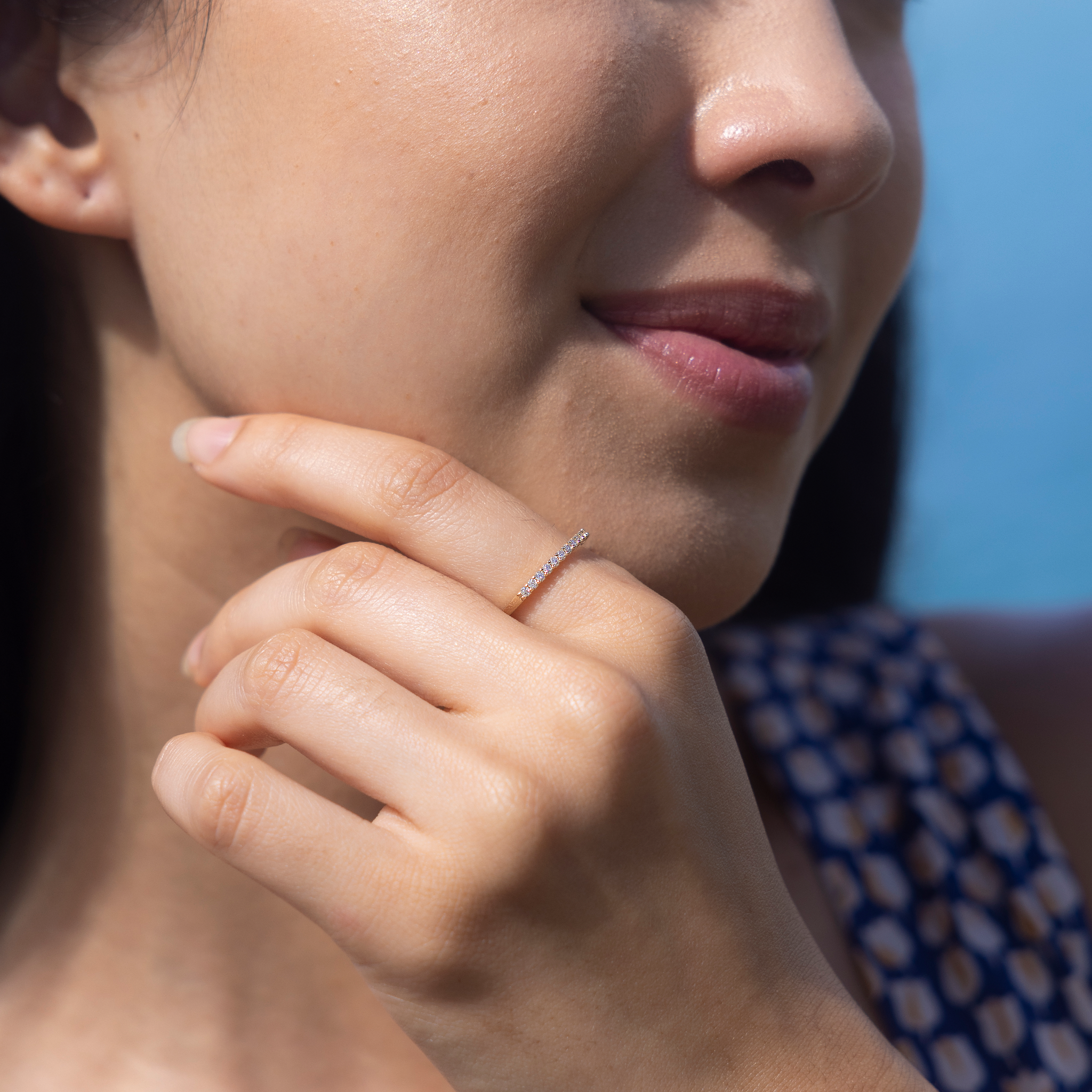 ダイヤモンドと金の周年記念リング